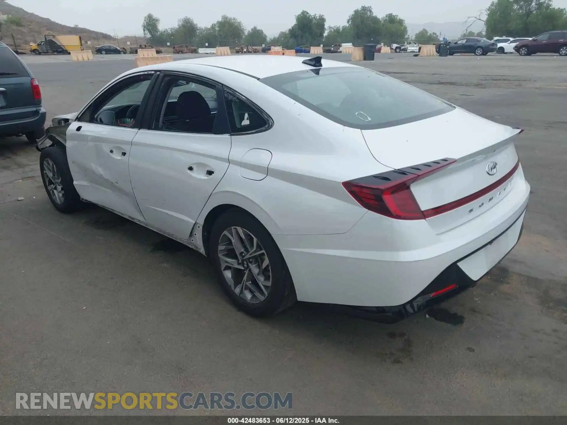 3 Photograph of a damaged car 5NPEL4JA3MH092323 HYUNDAI SONATA 2021