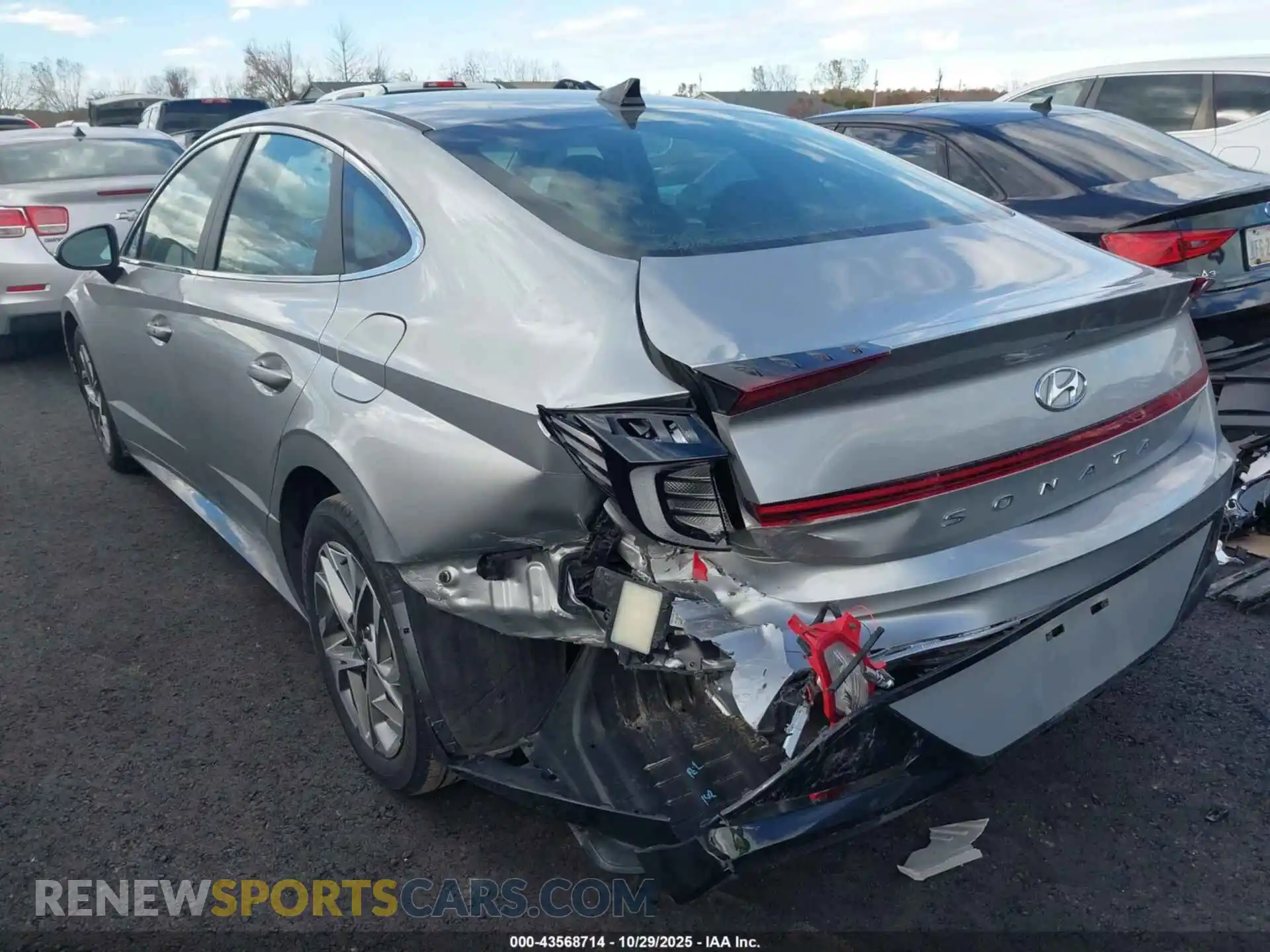 3 Photograph of a damaged car 5NPEL4JA8MH102375 HYUNDAI SONATA 2021