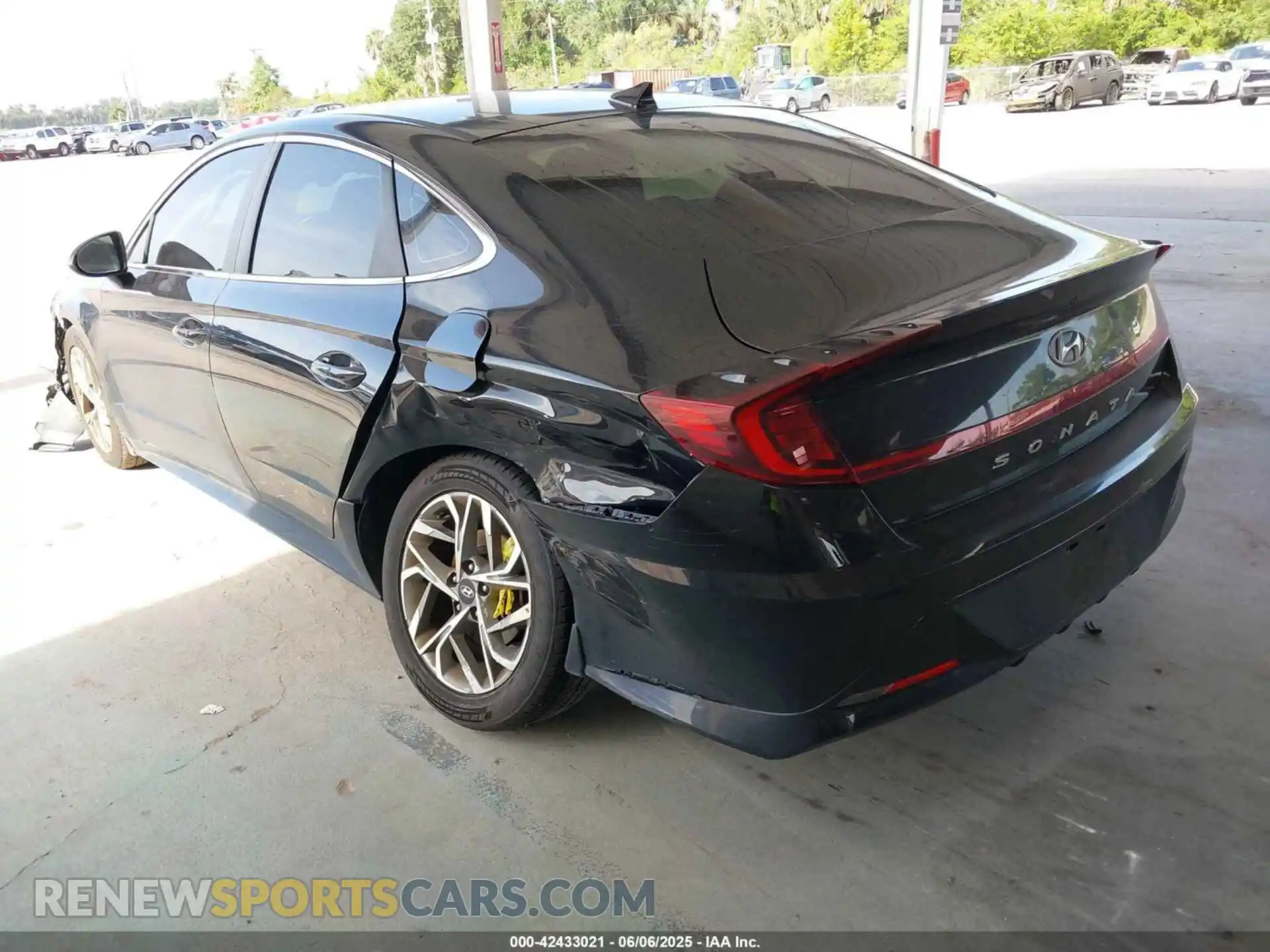 3 Photograph of a damaged car 5NPEL4JAXMH102894 HYUNDAI SONATA 2021