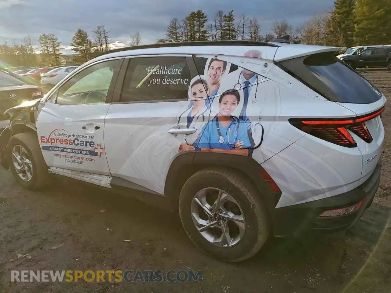 2 Photograph of a damaged car 5NMJB3AE4NH014713 HYUNDAI TUCSON 2022
