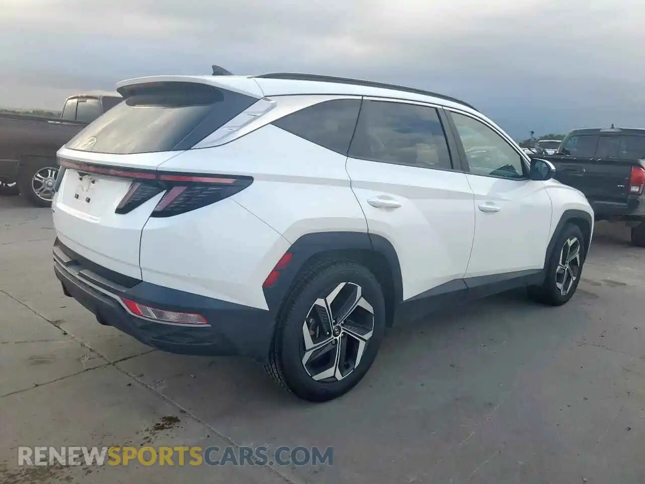 3 Photograph of a damaged car 5NMJF3AE8NH092139 HYUNDAI TUCSON 2022