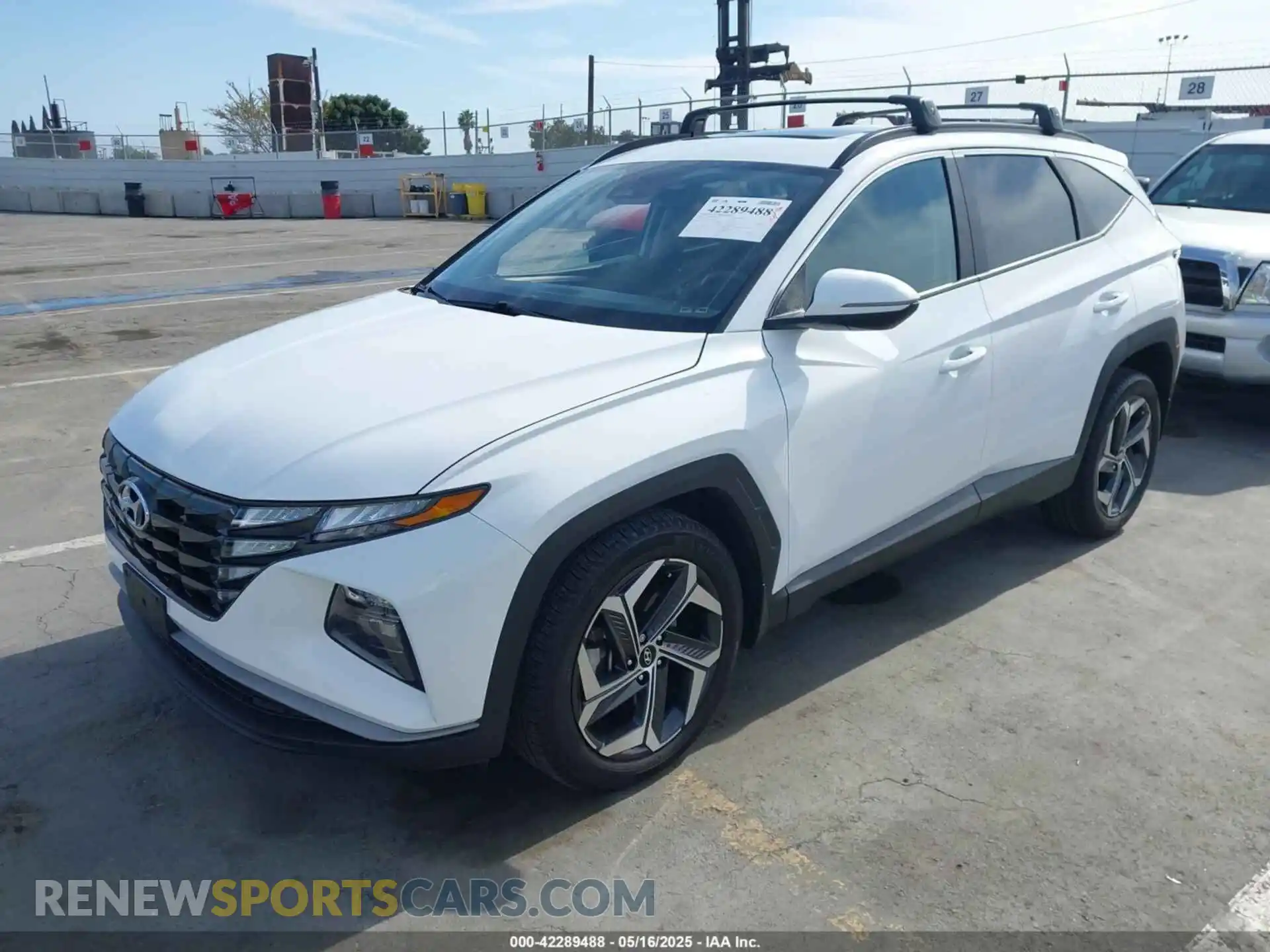 2 fotografías del automóvil dañado 5NMJFCAE4PH223862 HYUNDAI TUCSON 2023