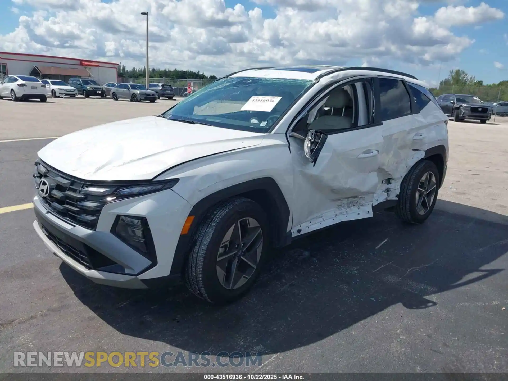 2 fotografías del automóvil dañado 3KMJC3DEXSE007600 HYUNDAI TUCSON 2025