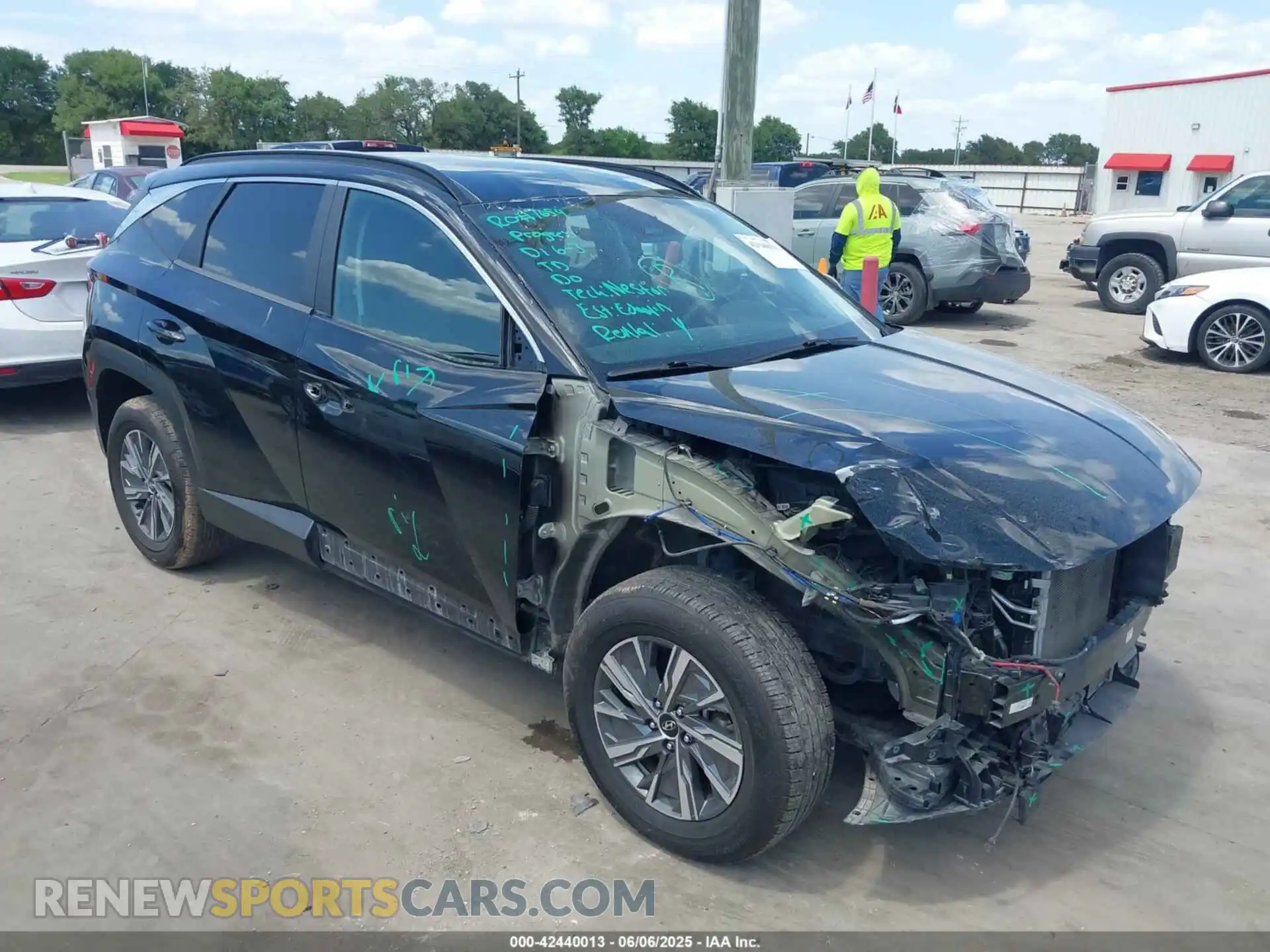 1 Photograph of a damaged car KM8JBCA13NU015059 HYUNDAI TUCSON HYBRID 2022