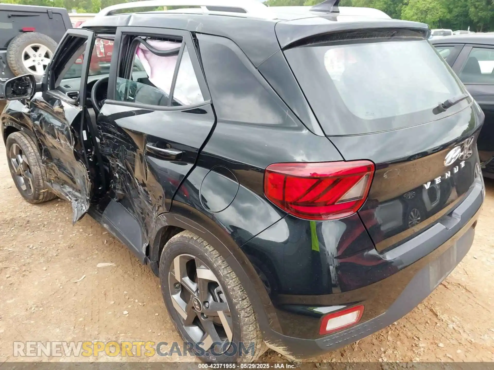 3 Photograph of a damaged car KMHRC8A32MU117899 HYUNDAI VENUE 2021