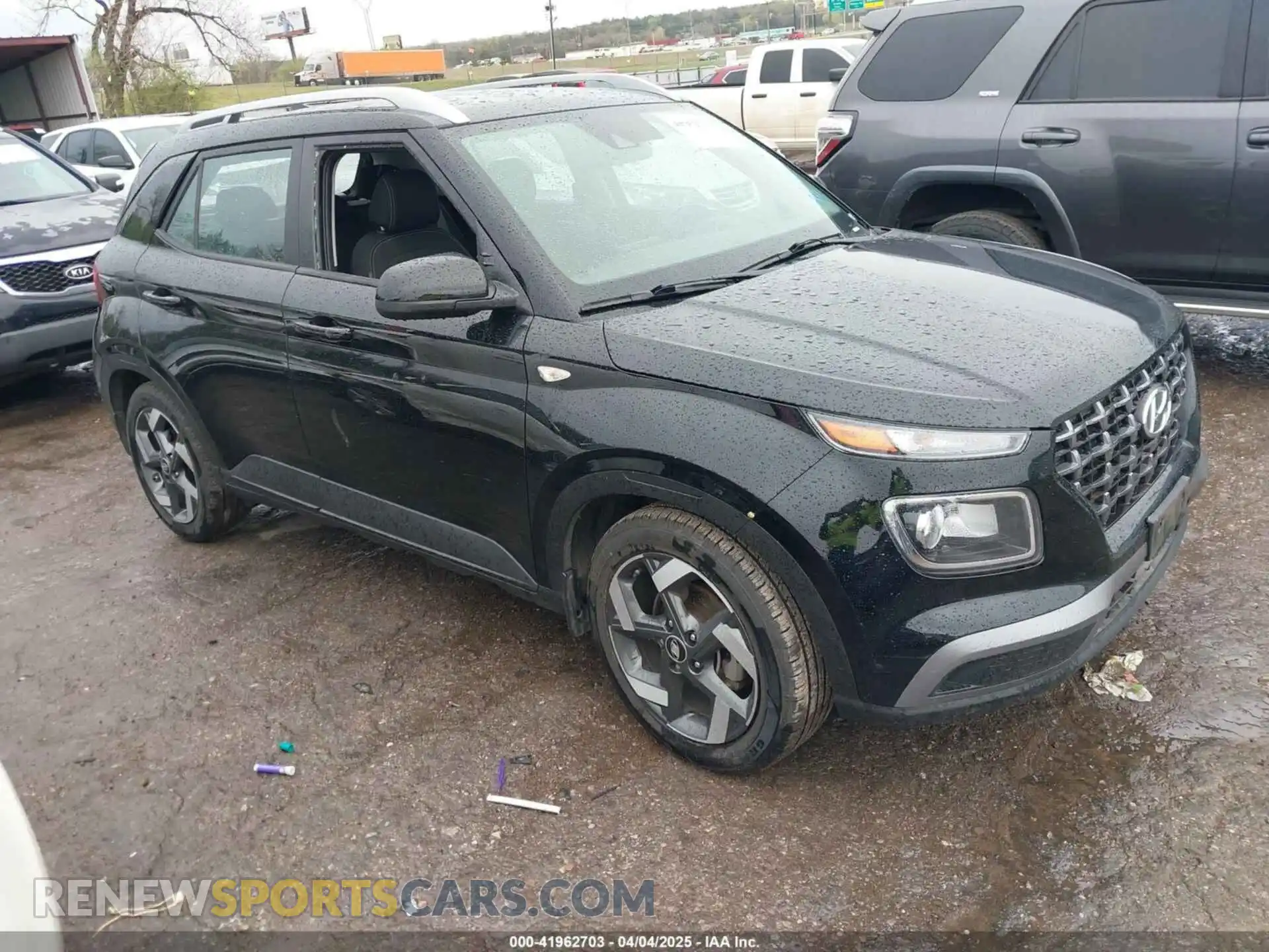 1 Photograph of a damaged car KMHRC8A34MU071296 HYUNDAI VENUE 2021
