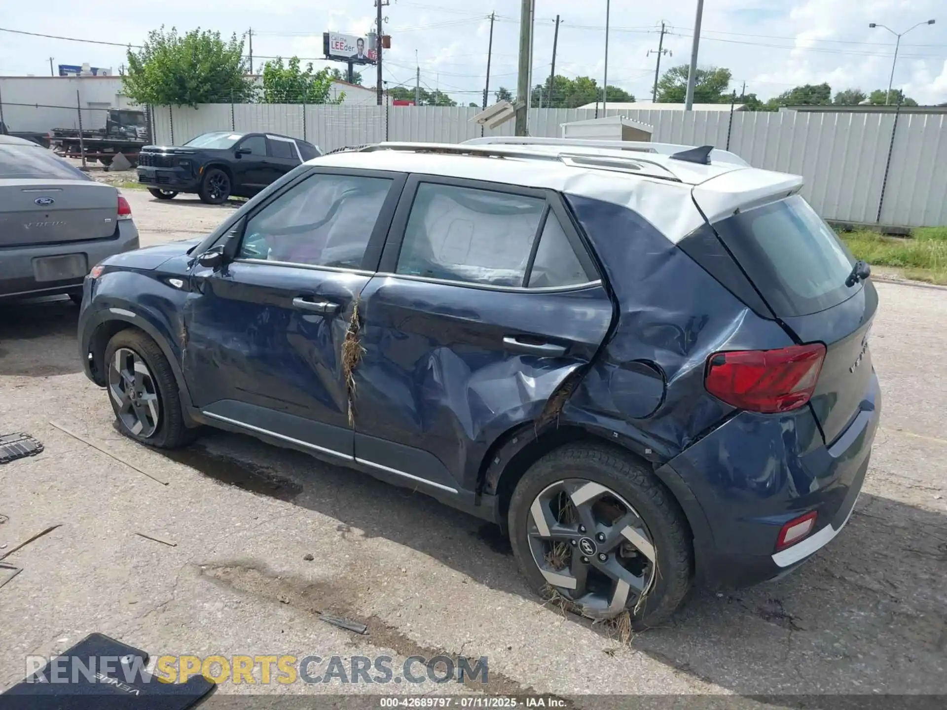 3 Photograph of a damaged car KMHRC8A37MU089033 HYUNDAI VENUE 2021