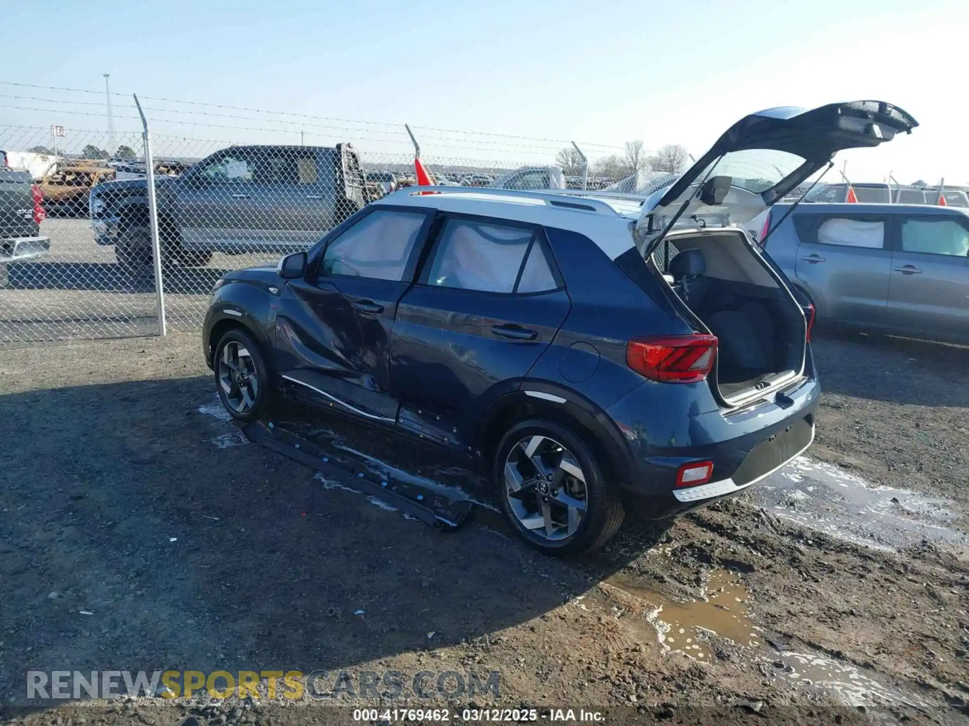 3 Photograph of a damaged car KMHRC8A39MU082116 HYUNDAI VENUE 2021
