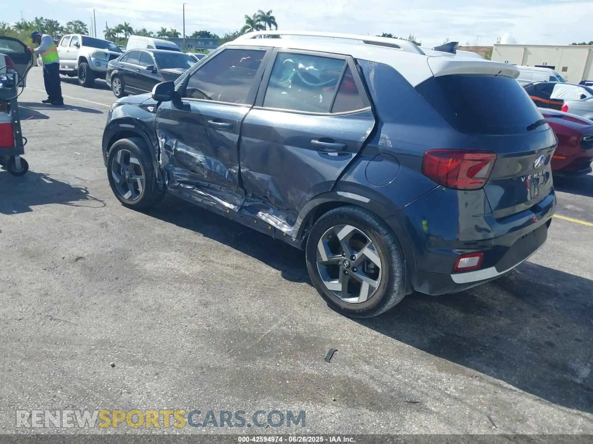 3 Photograph of a damaged car KMHRC8A39MU088305 HYUNDAI VENUE 2021