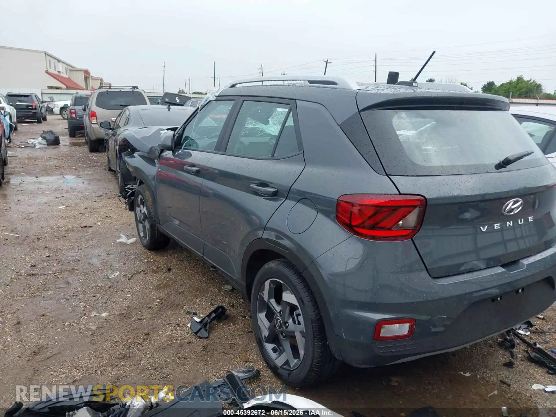 3 Фотография поврежденного автомобиля KMHRC8A34TU472216 HYUNDAI VENUE 2026