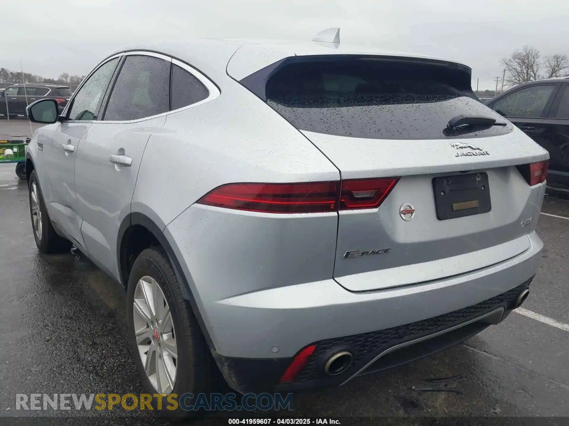 3 Photograph of a damaged car SADFJ2FX1K1Z63322 JAGUAR E-PACE 2019