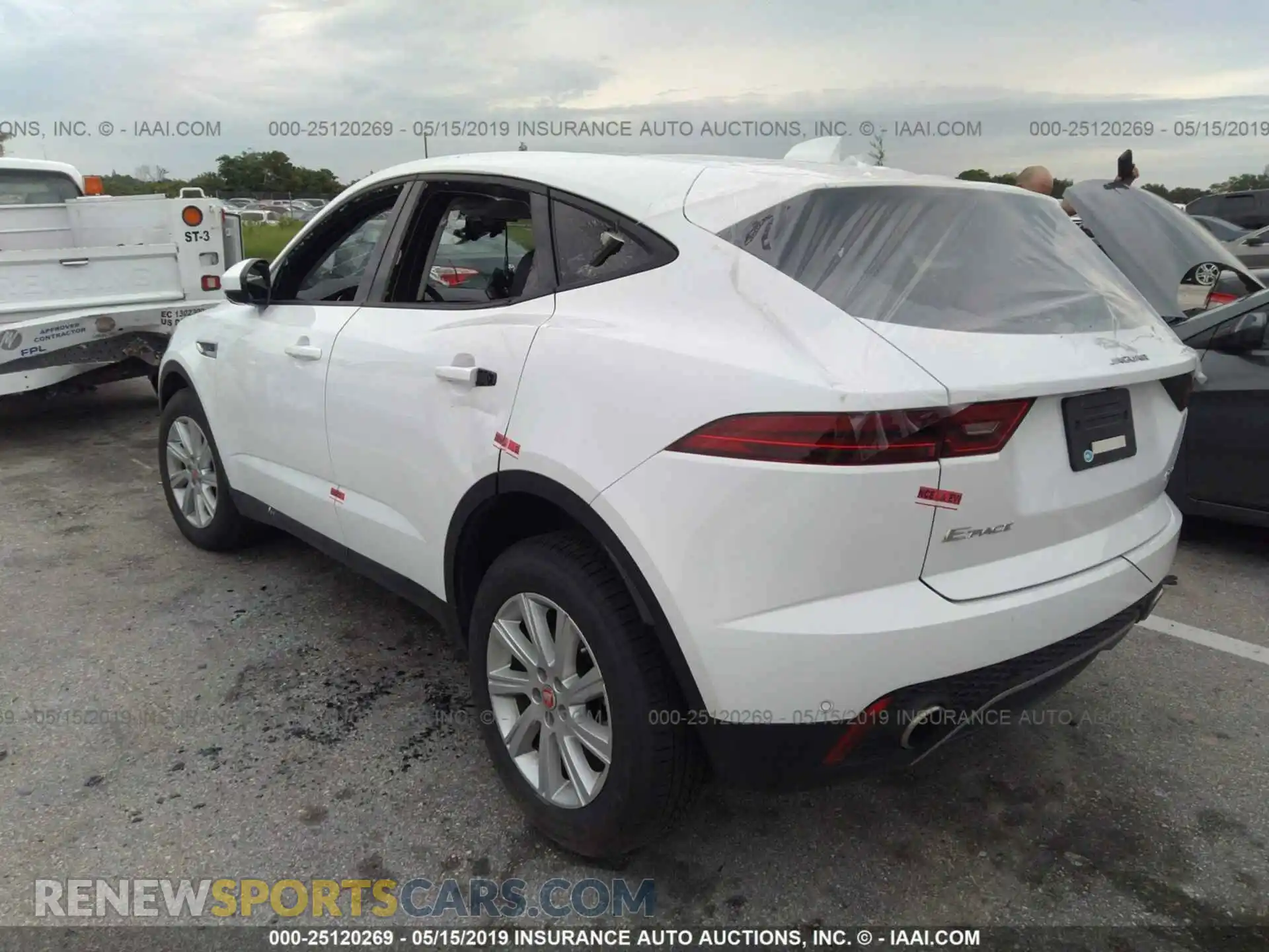 3 Photograph of a damaged car SADFJ2FX6K1Z42465 JAGUAR E-PACE 2019