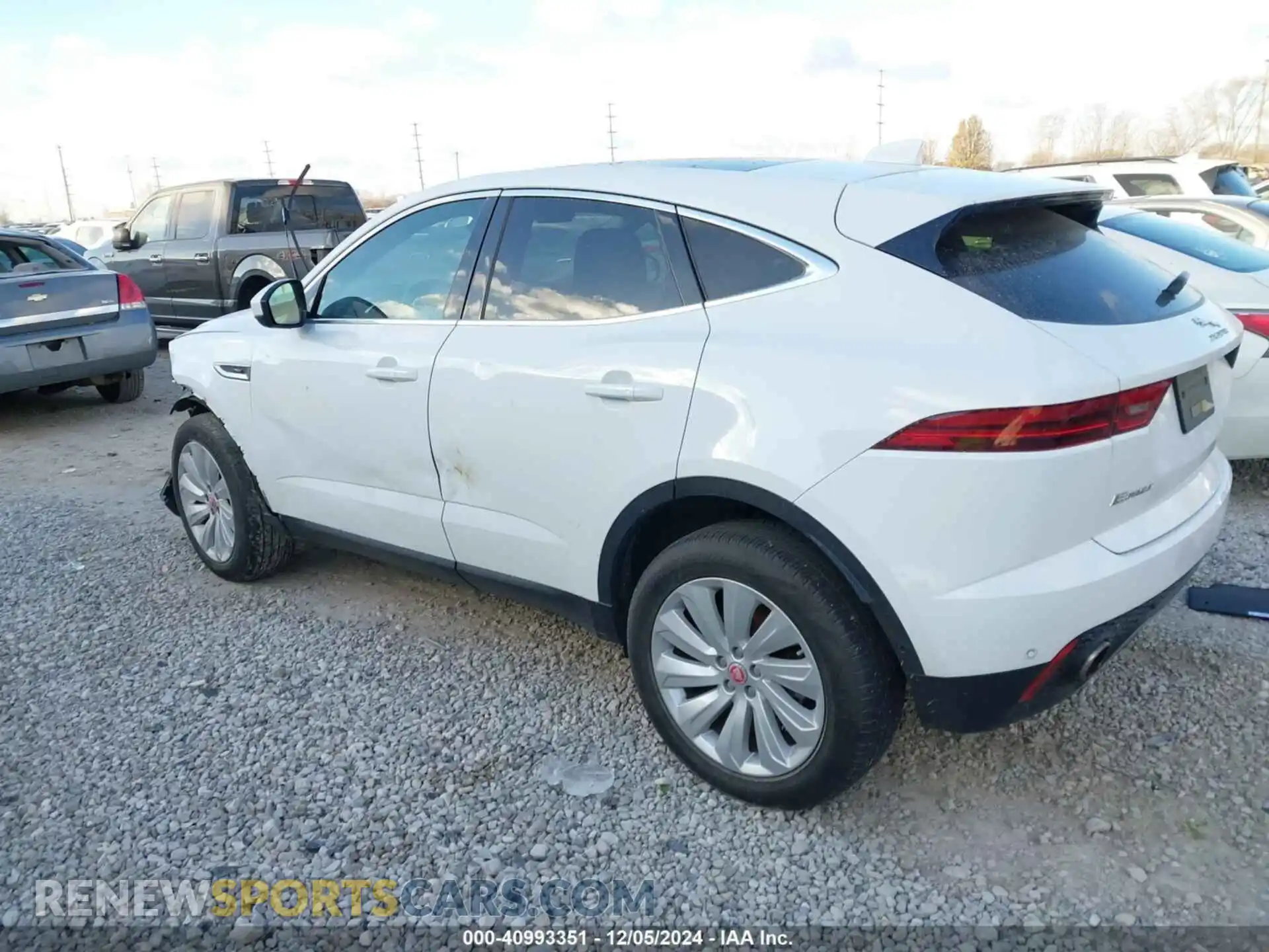 3 Photograph of a damaged car SADFP2FX7K1Z39072 JAGUAR E-PACE 2019
