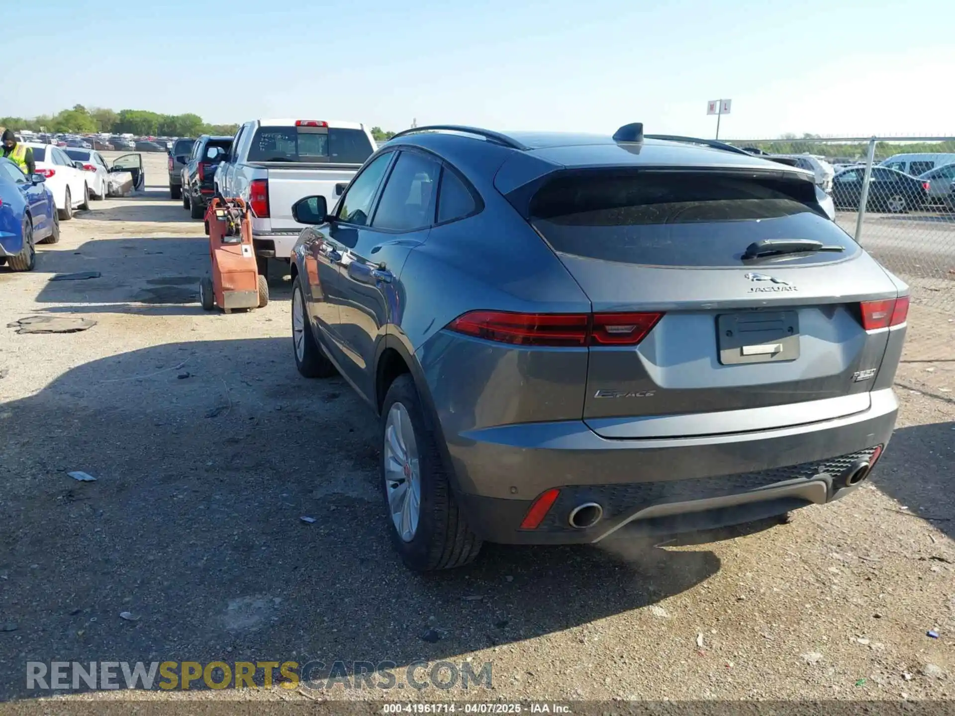 3 Фотография поврежденного автомобиля SADFP2FX9L1004525 JAGUAR E-PACE 2020