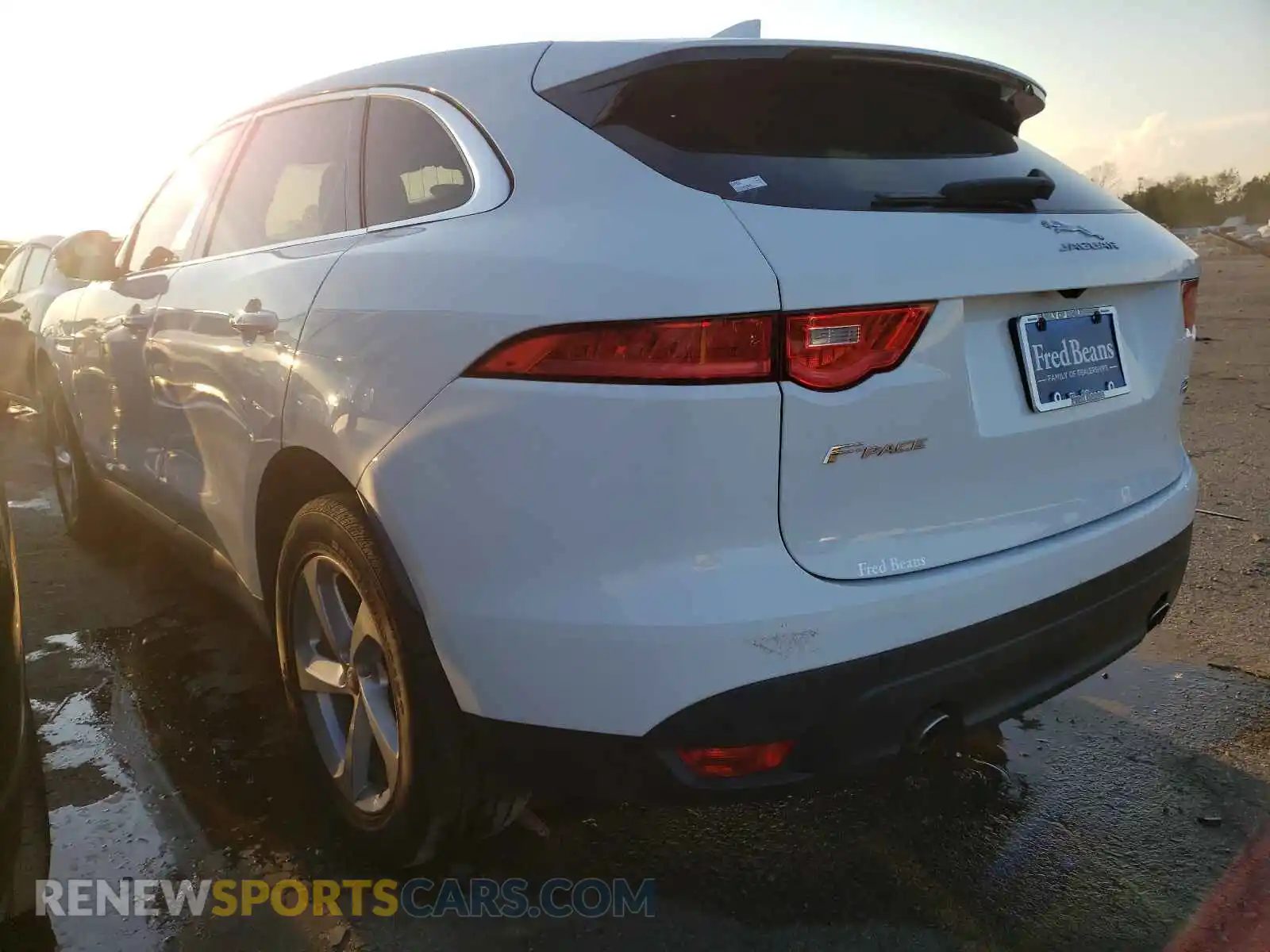 3 fotografías del automóvil dañado SADCJ2FX4KA357645 JAGUAR F-PACE 2019