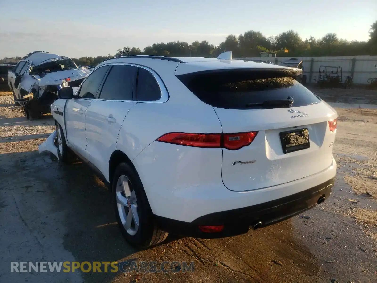3 Photograph of a damaged car SADCJ2FXXKA358735 JAGUAR F-PACE 2019