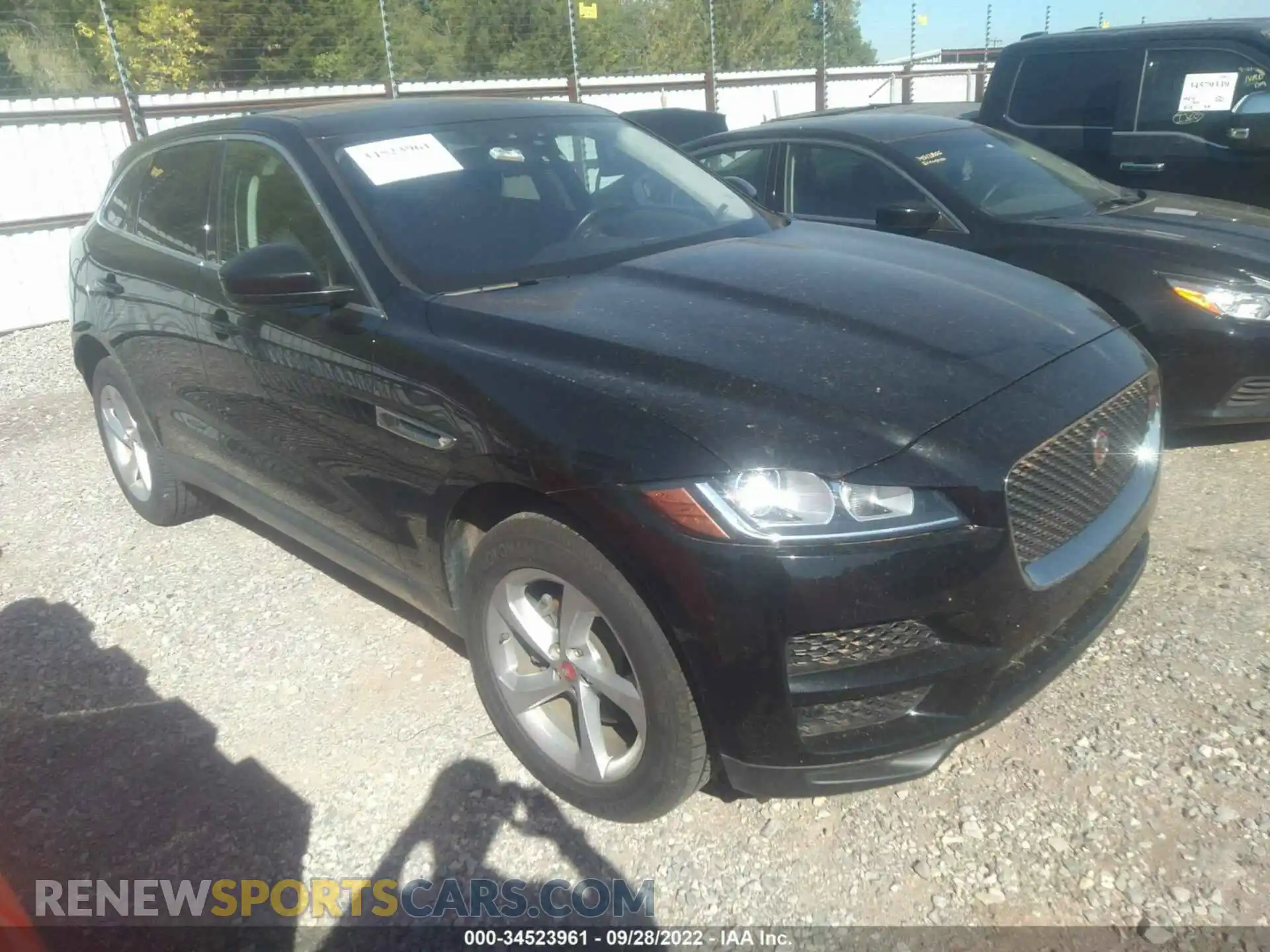 1 Photograph of a damaged car SADCS2FX4KA601677 JAGUAR F-PACE 2019