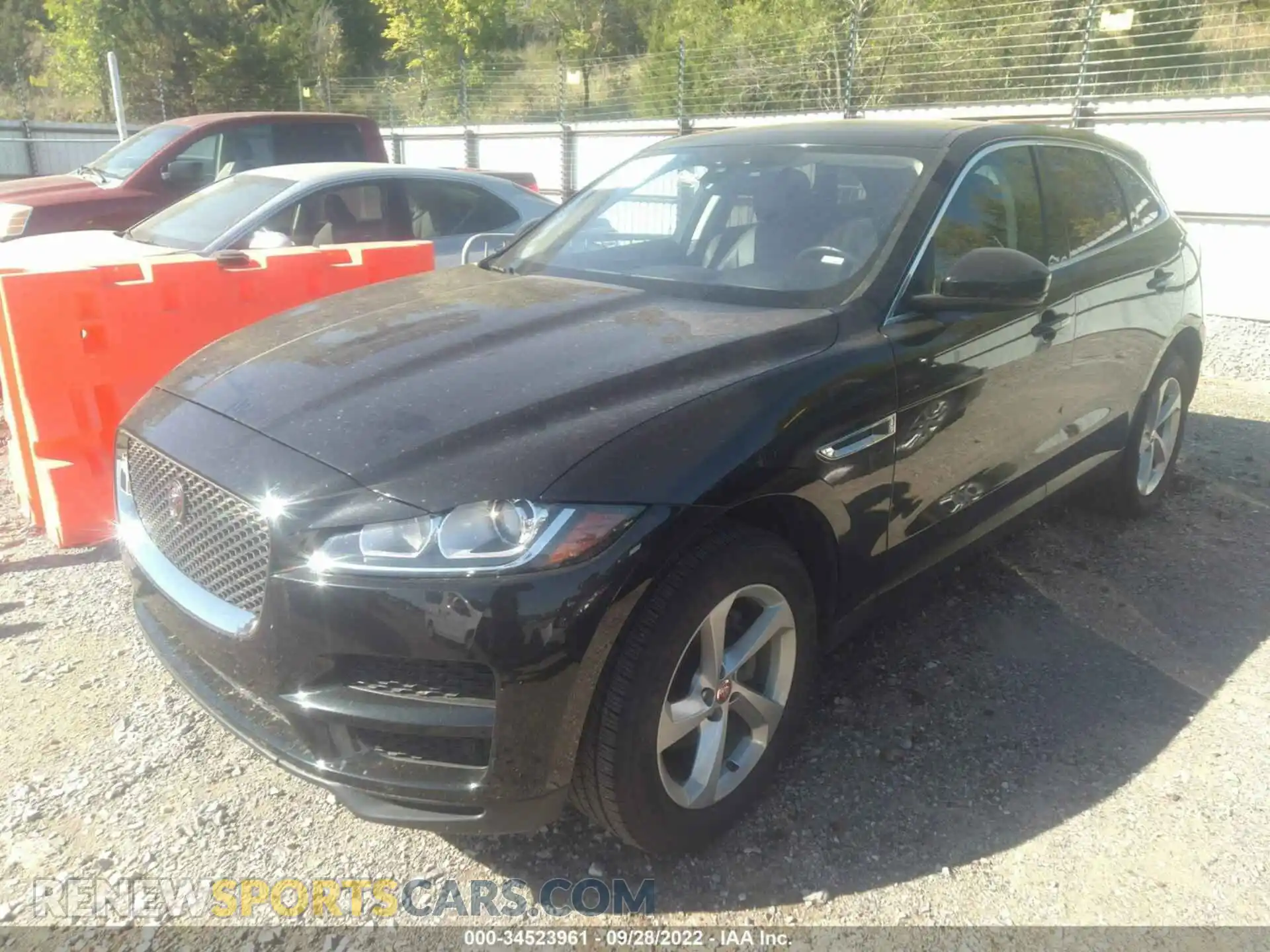 2 Photograph of a damaged car SADCS2FX4KA601677 JAGUAR F-PACE 2019