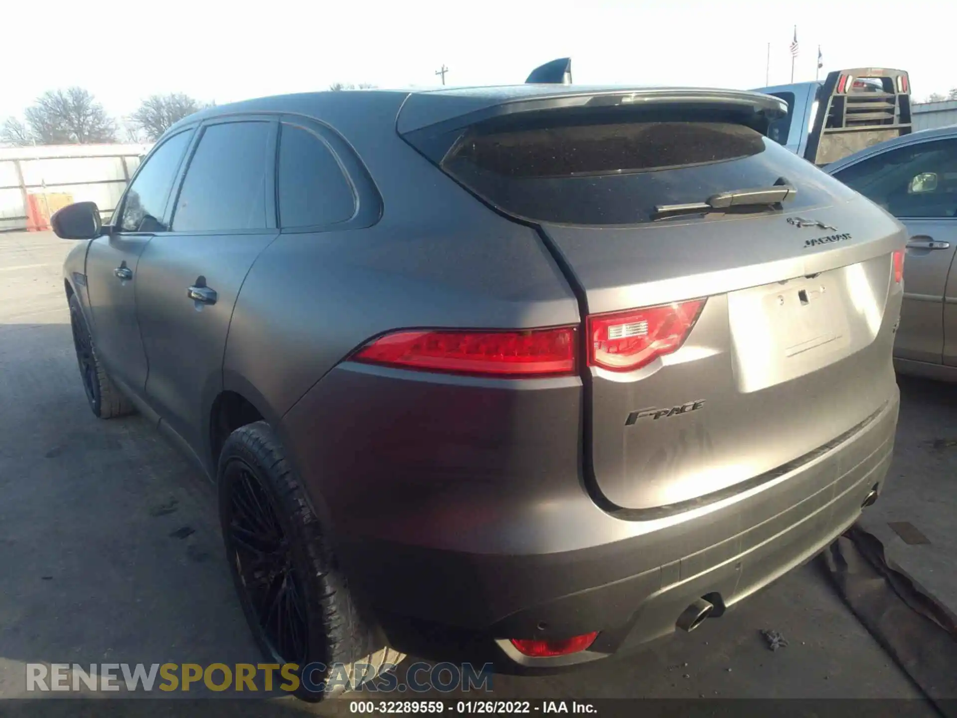 3 Photograph of a damaged car SADCS2FX8KA390127 JAGUAR F-PACE 2019