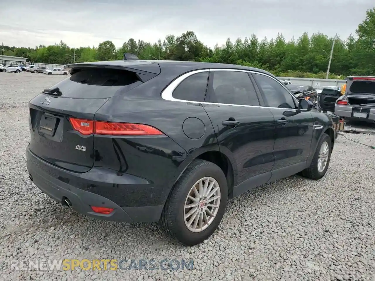 3 Photograph of a damaged car SADCS2FXXKA390615 JAGUAR F-PACE 2019