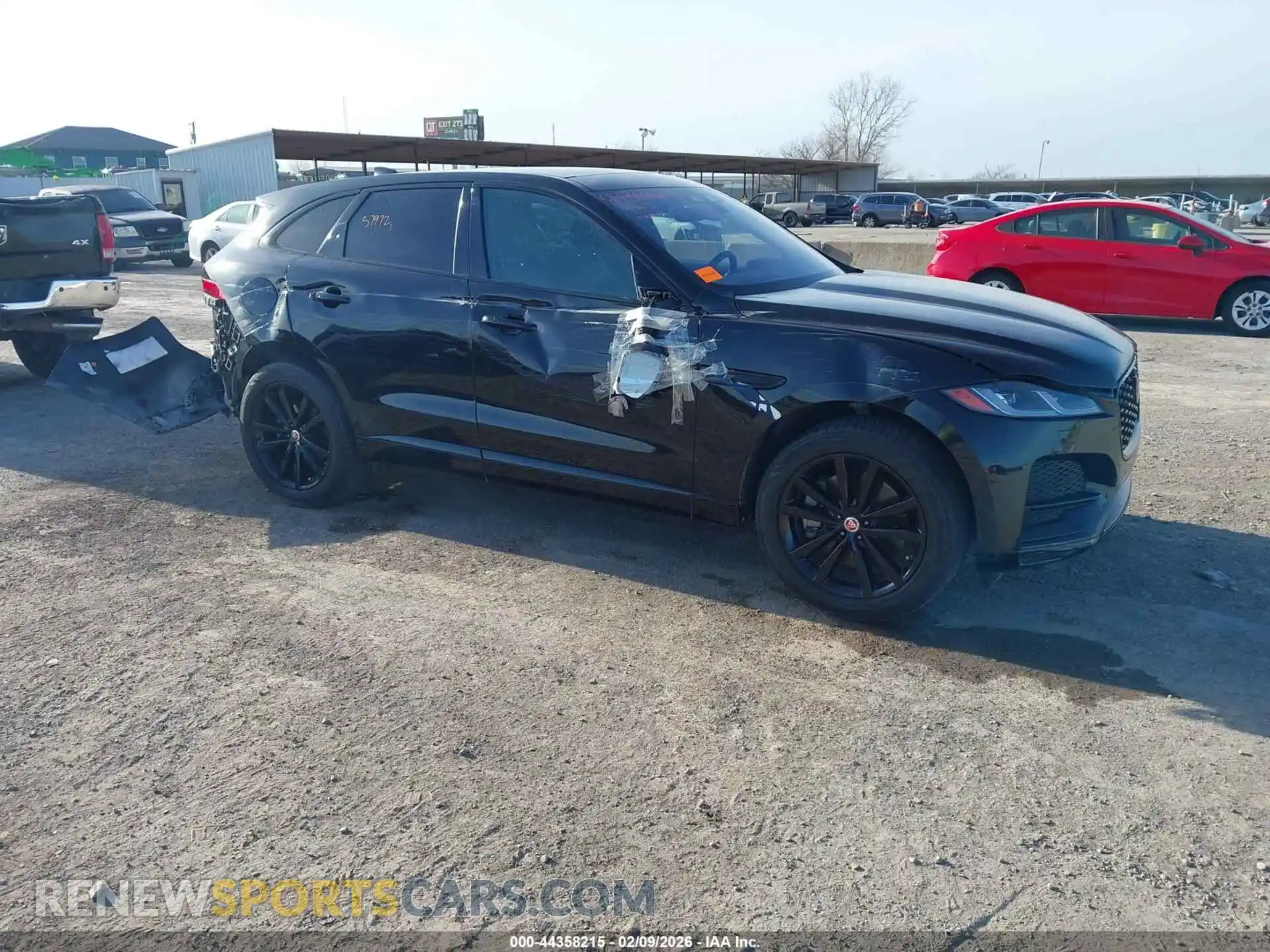 1 Photograph of a damaged car SADCJ2EU4MA666073 JAGUAR F-PACE 2021