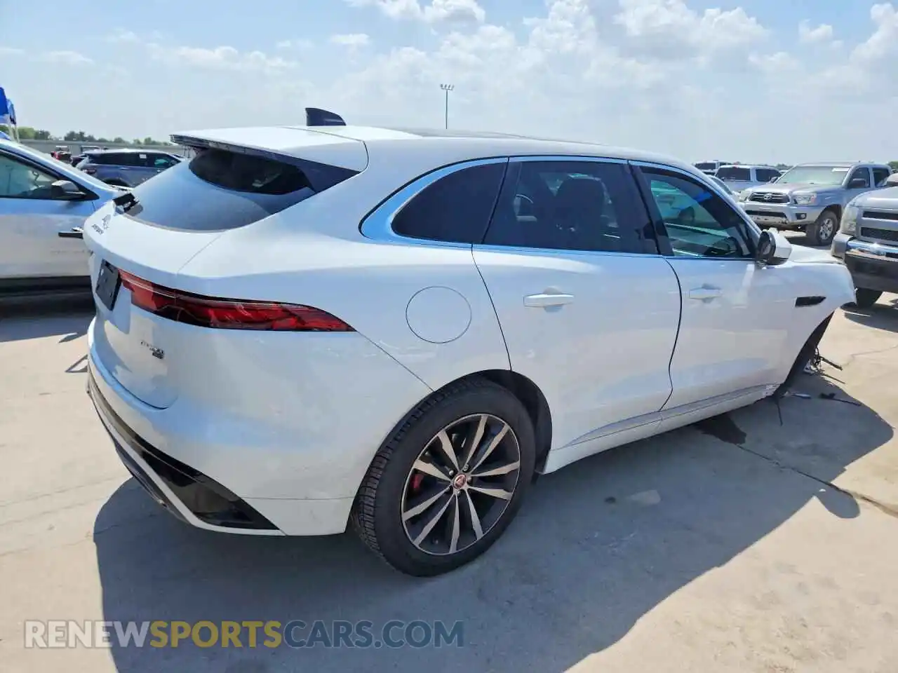 3 fotografías del automóvil dañado SADCT2FU6PA708174 JAGUAR F-PACE 2023
