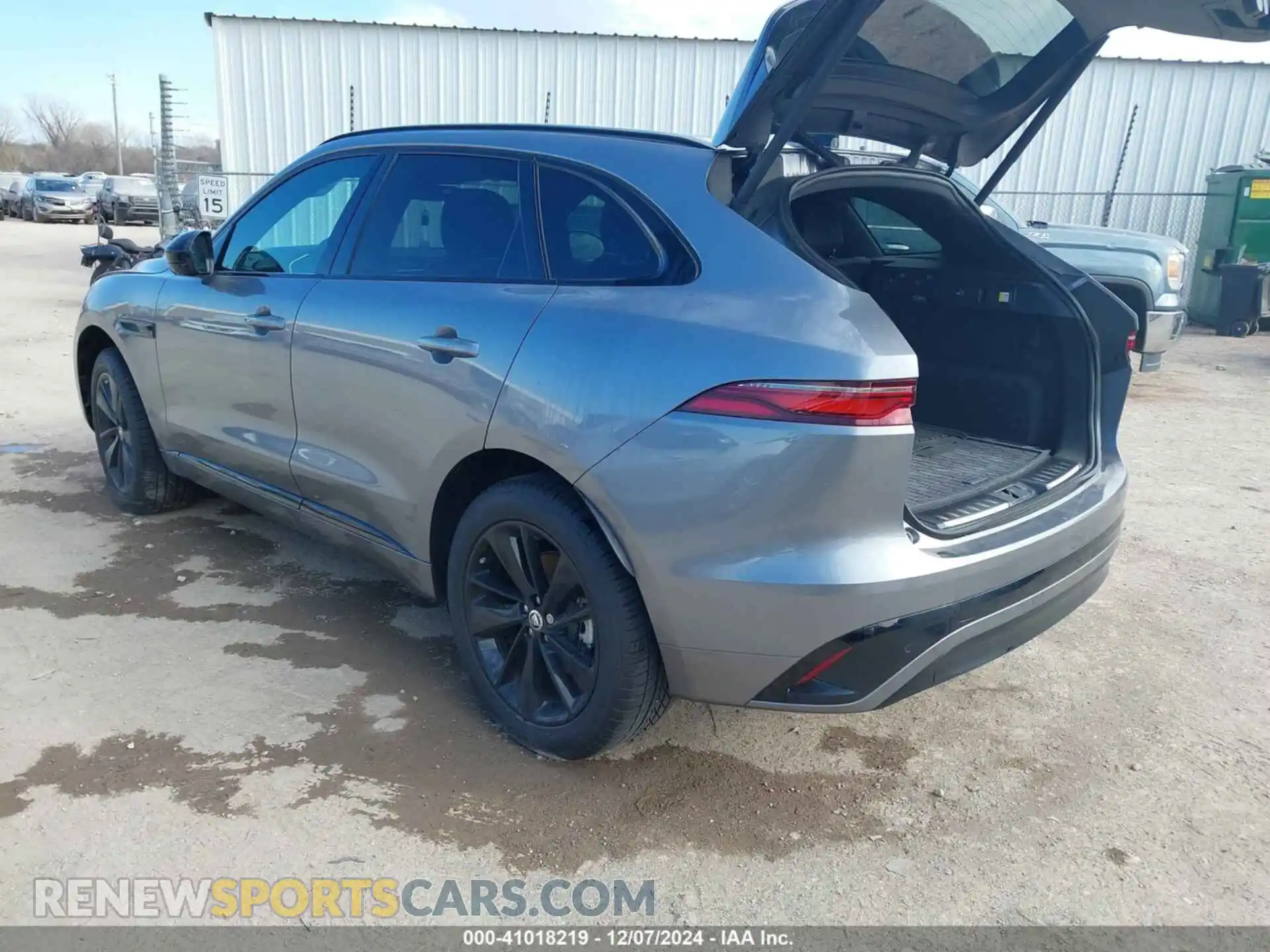 3 Photograph of a damaged car SADCT2EX1RA723566 JAGUAR F-PACE 2024
