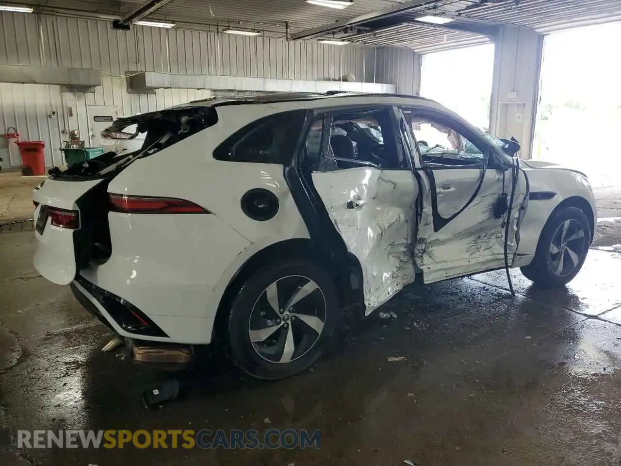 3 Photograph of a damaged car SADCT2EX1RA738472 JAGUAR F-PACE 2024