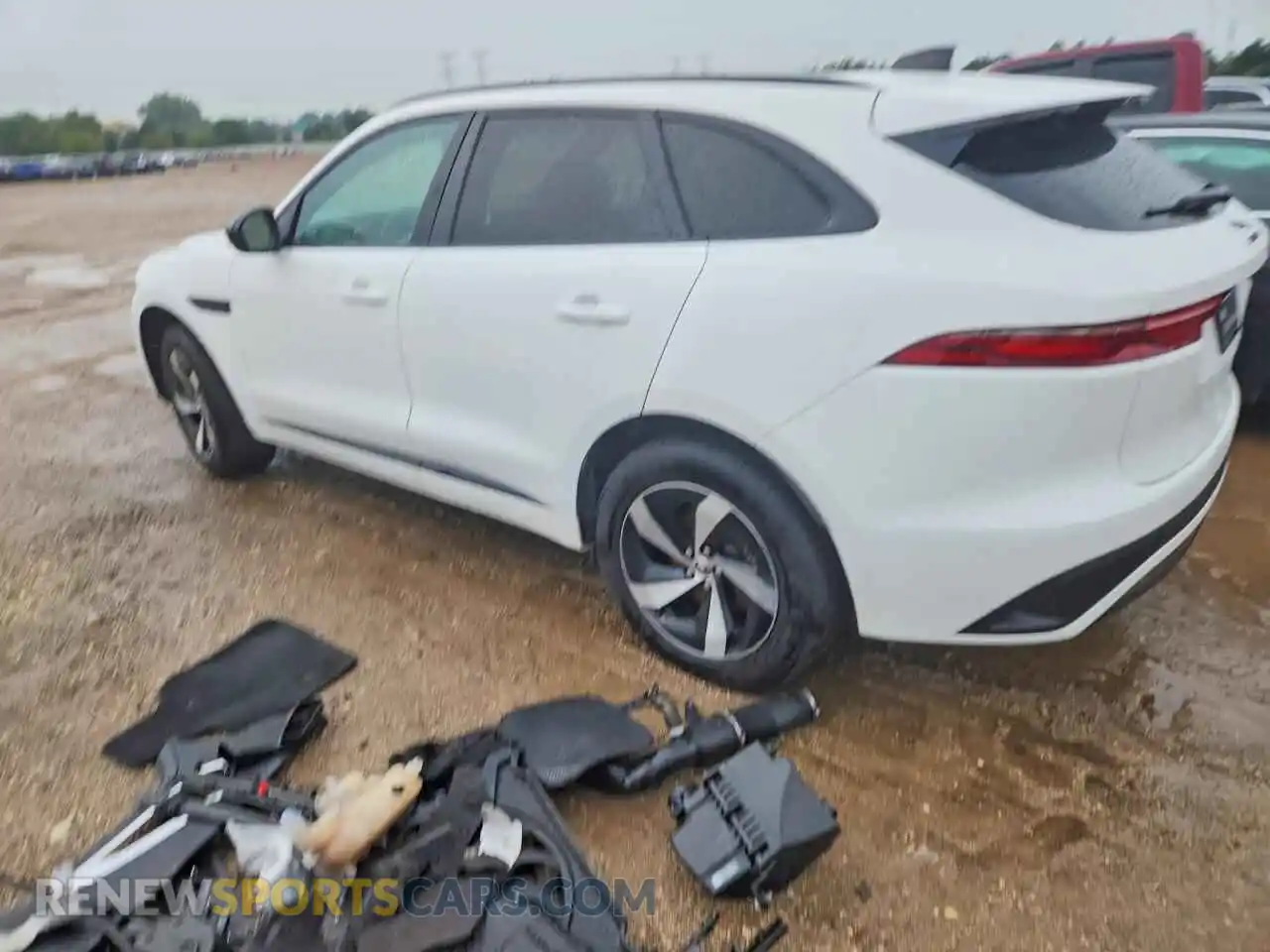 2 fotografías del automóvil dañado SADCT2EX6RA739309 JAGUAR F-PACE 2024