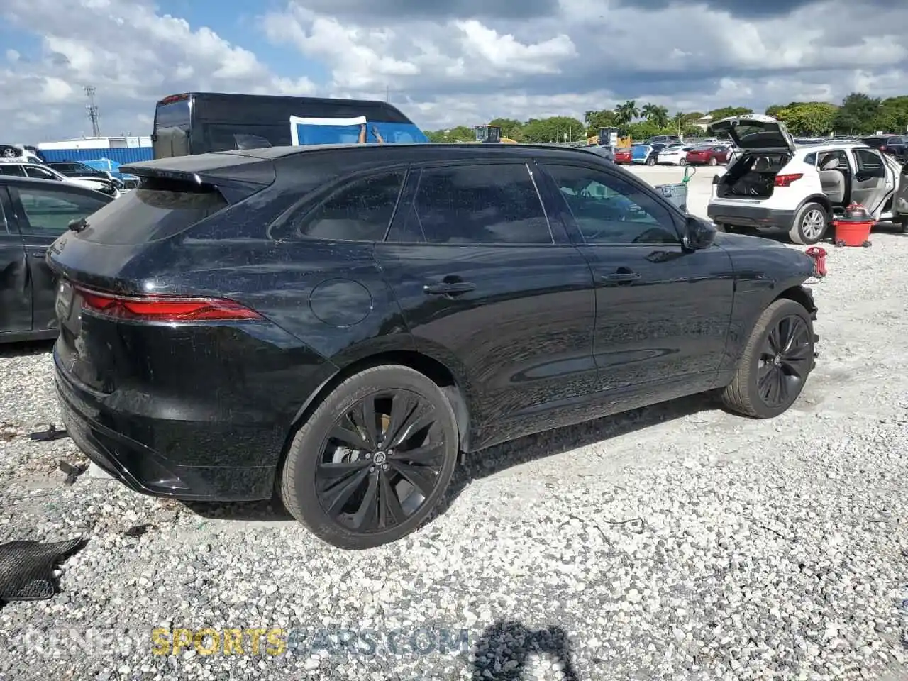 3 Photograph of a damaged car SADCT2EX0SA744382 JAGUAR F-PACE 2025