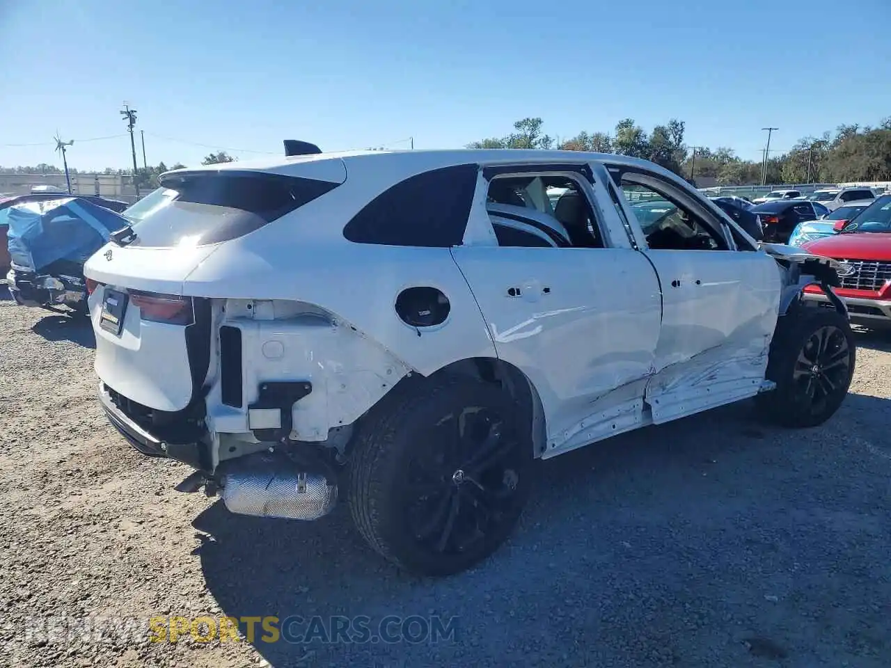 3 Photograph of a damaged car SADCT2EX3SA749141 JAGUAR F-PACE 2025