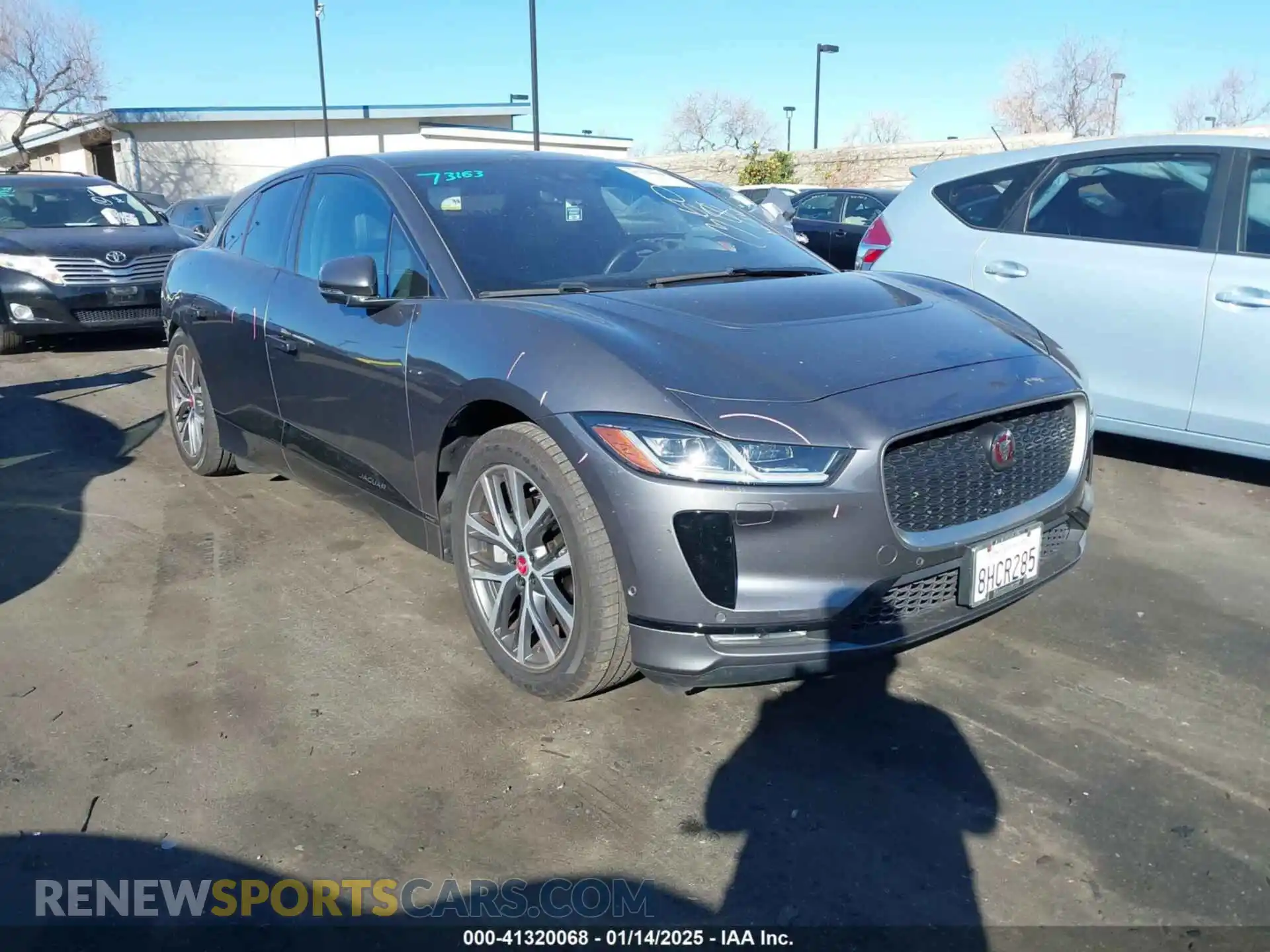 1 Photograph of a damaged car SADHD2S12K1F66268 JAGUAR I-PACE 2019