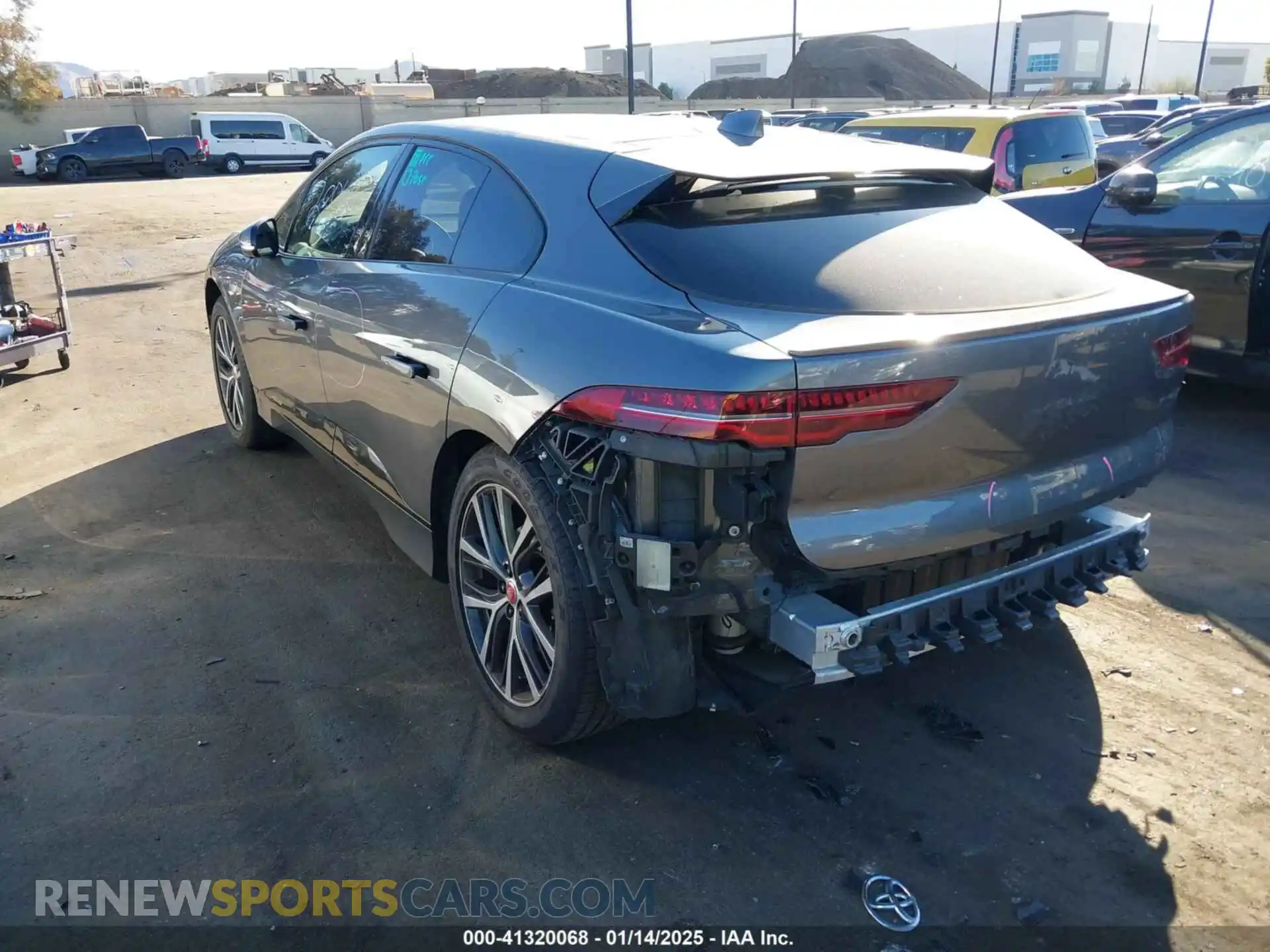 3 Photograph of a damaged car SADHD2S12K1F66268 JAGUAR I-PACE 2019