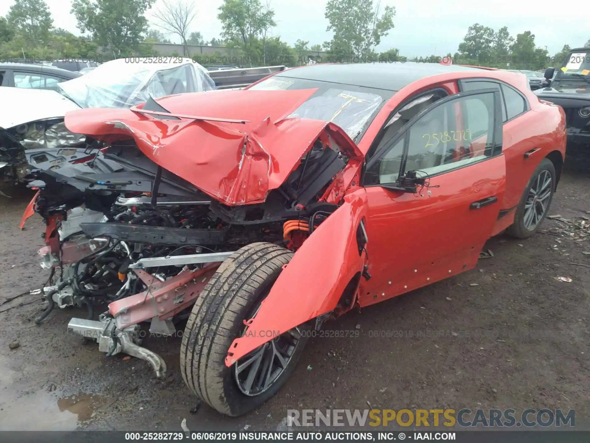 2 Photograph of a damaged car SADHD2S18K1F62273 JAGUAR I-PACE 2019