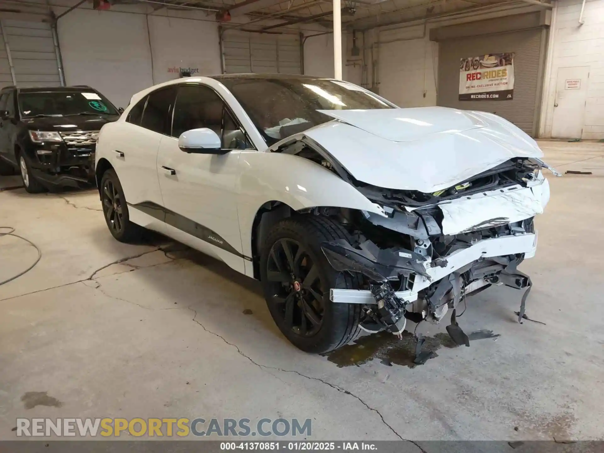 1 Photograph of a damaged car SADHD2S19K1F65778 JAGUAR I-PACE 2019
