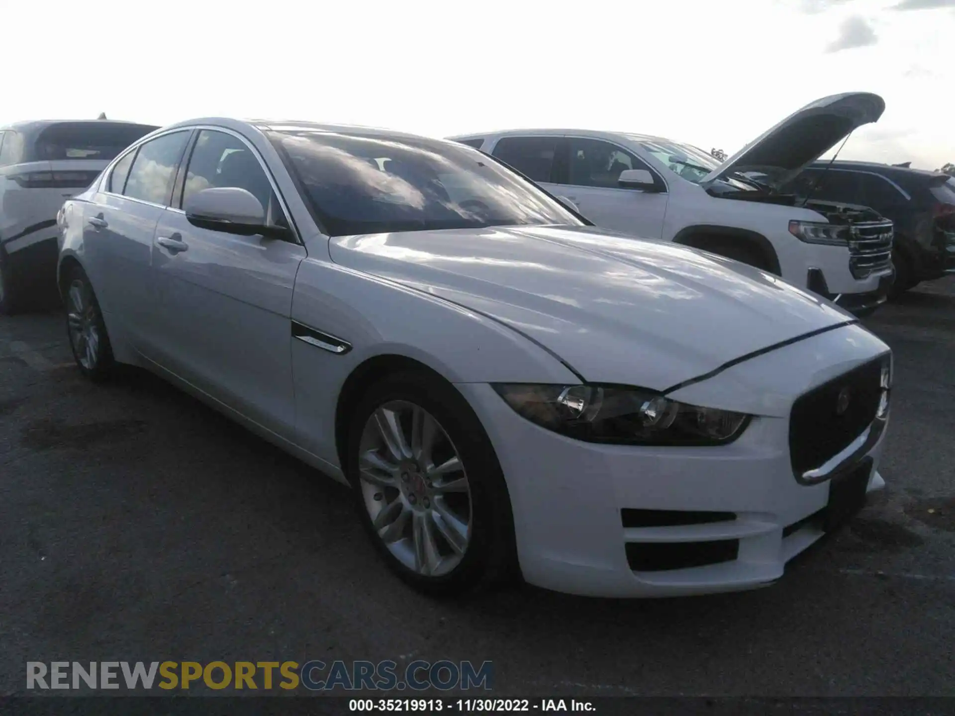 1 Фотография поврежденного автомобиля SAJAE4FX2KCP46762 JAGUAR XE 2019