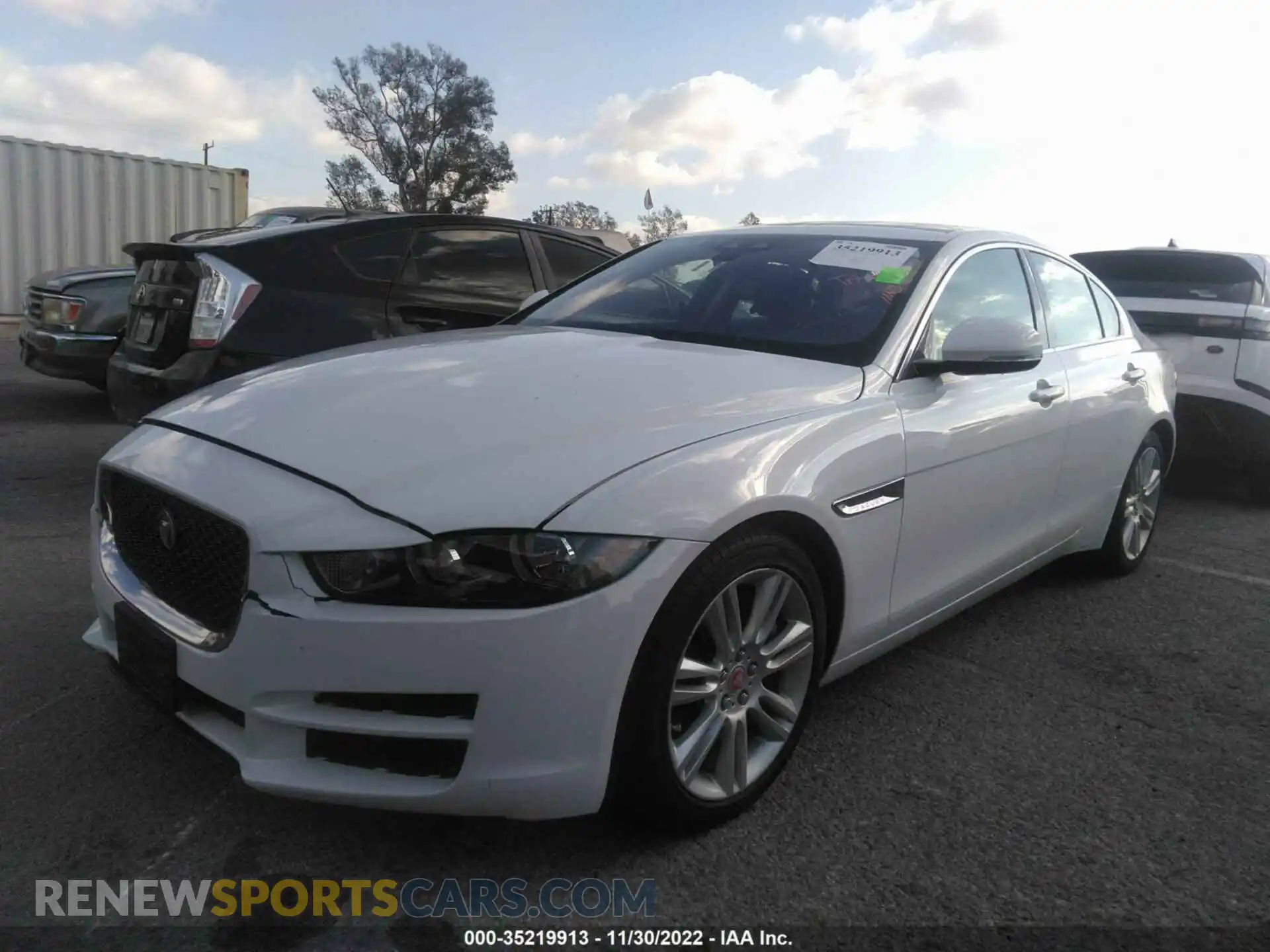 2 Фотография поврежденного автомобиля SAJAE4FX2KCP46762 JAGUAR XE 2019