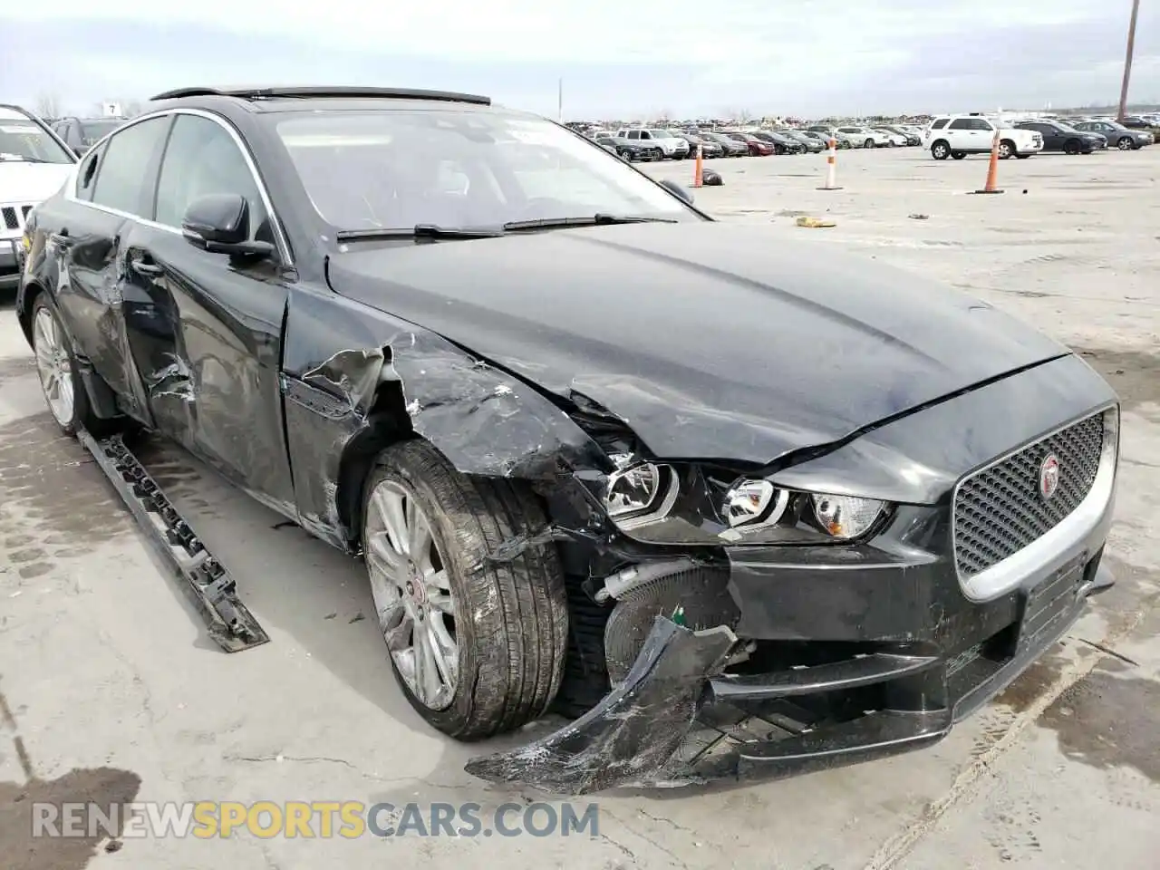 1 Photograph of a damaged car SAJAR4FX8KCP52506 JAGUAR XE 2019