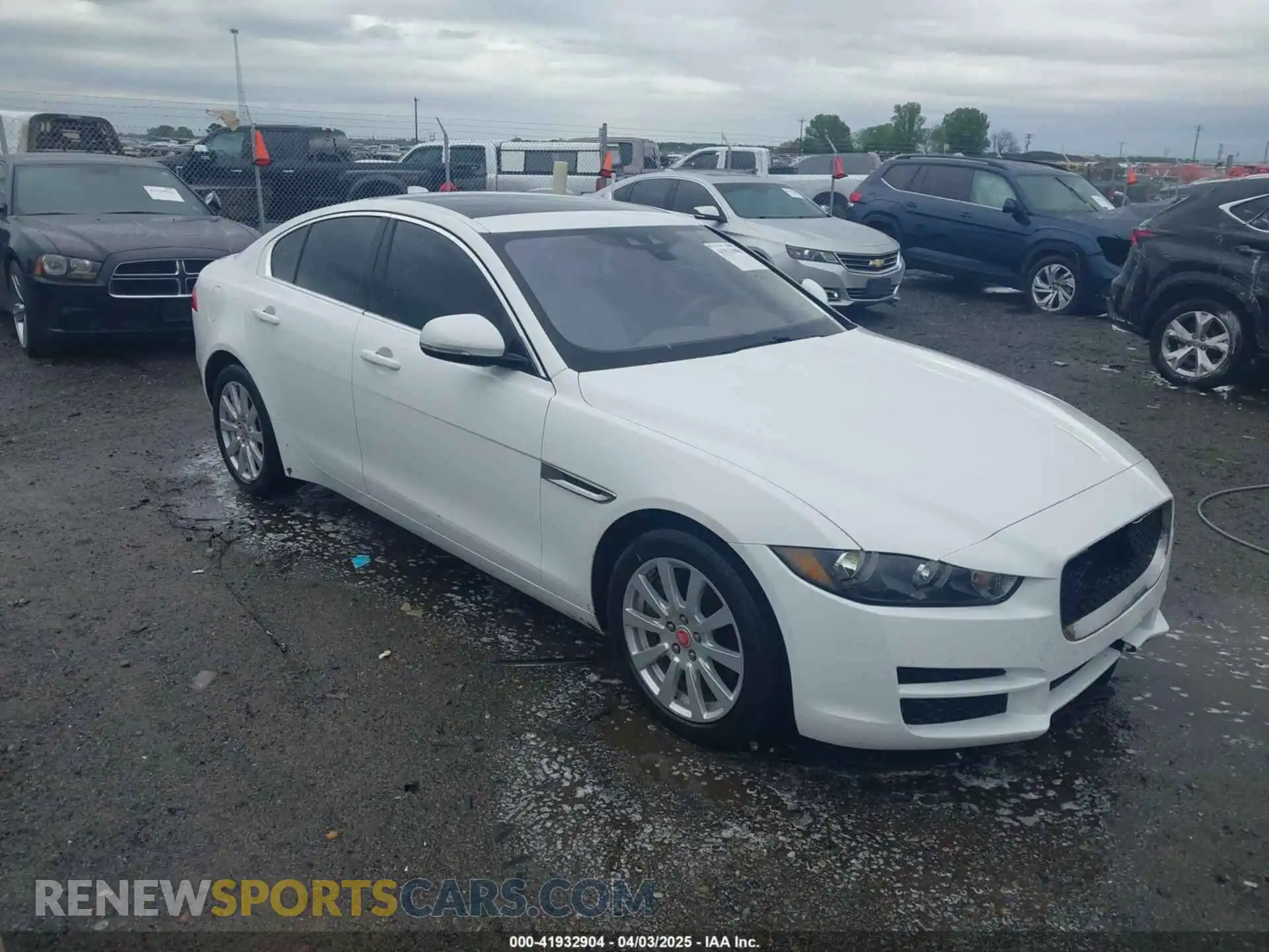 1 Photograph of a damaged car SAJAR4FX9KCP48142 JAGUAR XE 2019