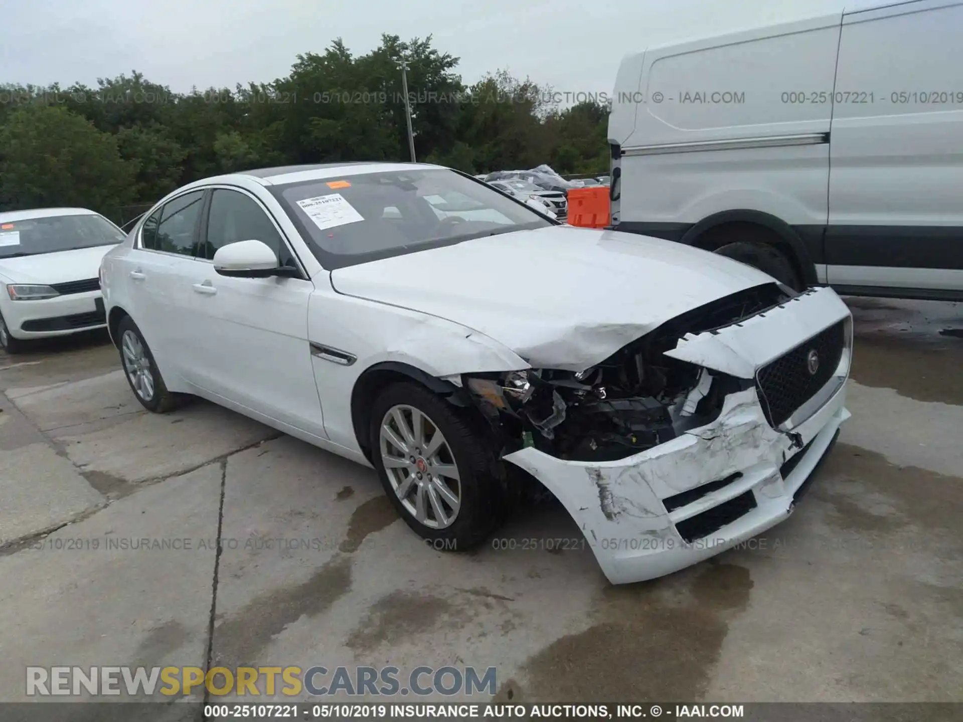 1 Photograph of a damaged car SAJAS4FX2KCP49069 JAGUAR XE 2019