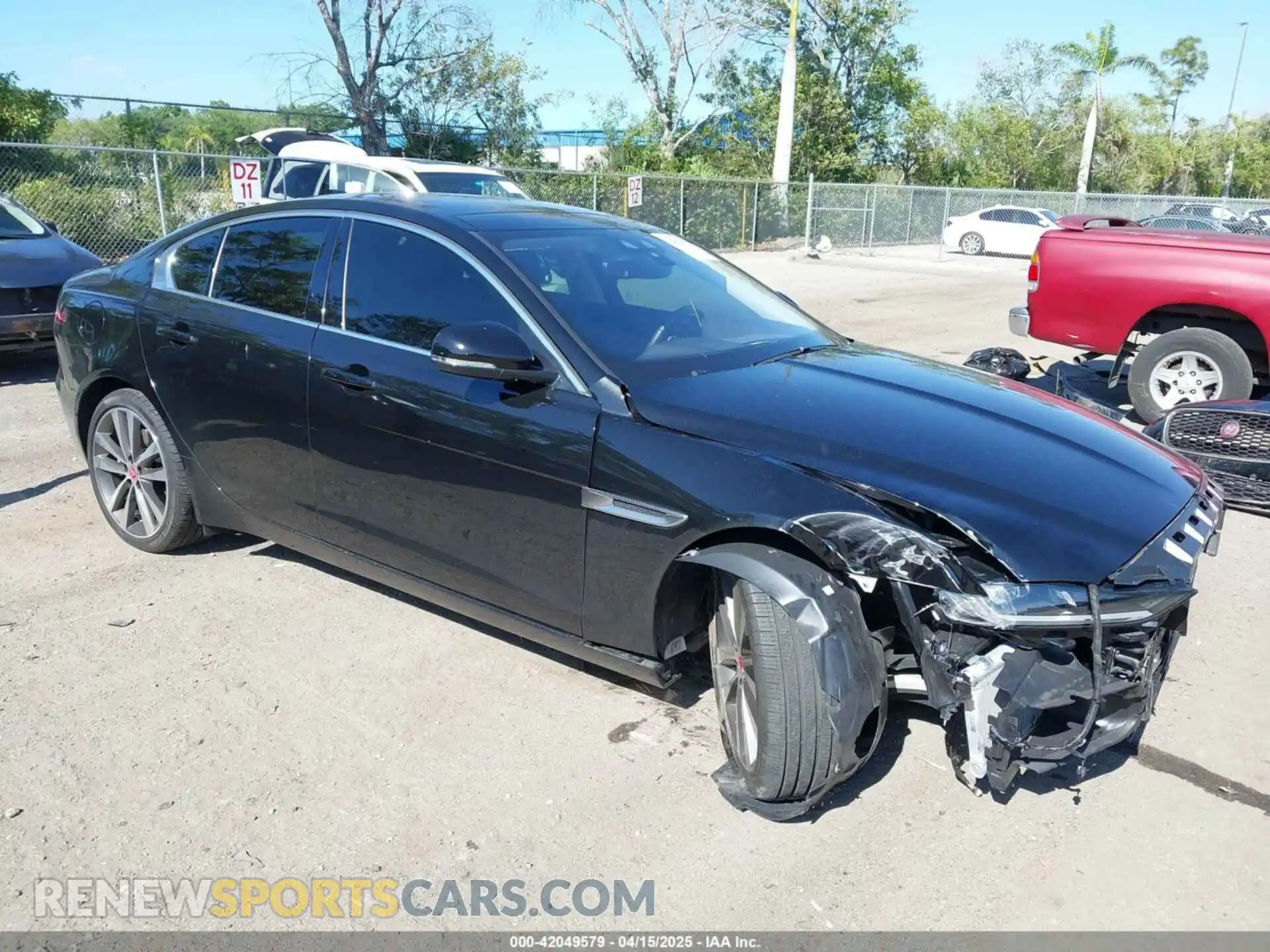 1 Фотография поврежденного автомобиля SAJAE4FX3LCP64494 JAGUAR XE 2020