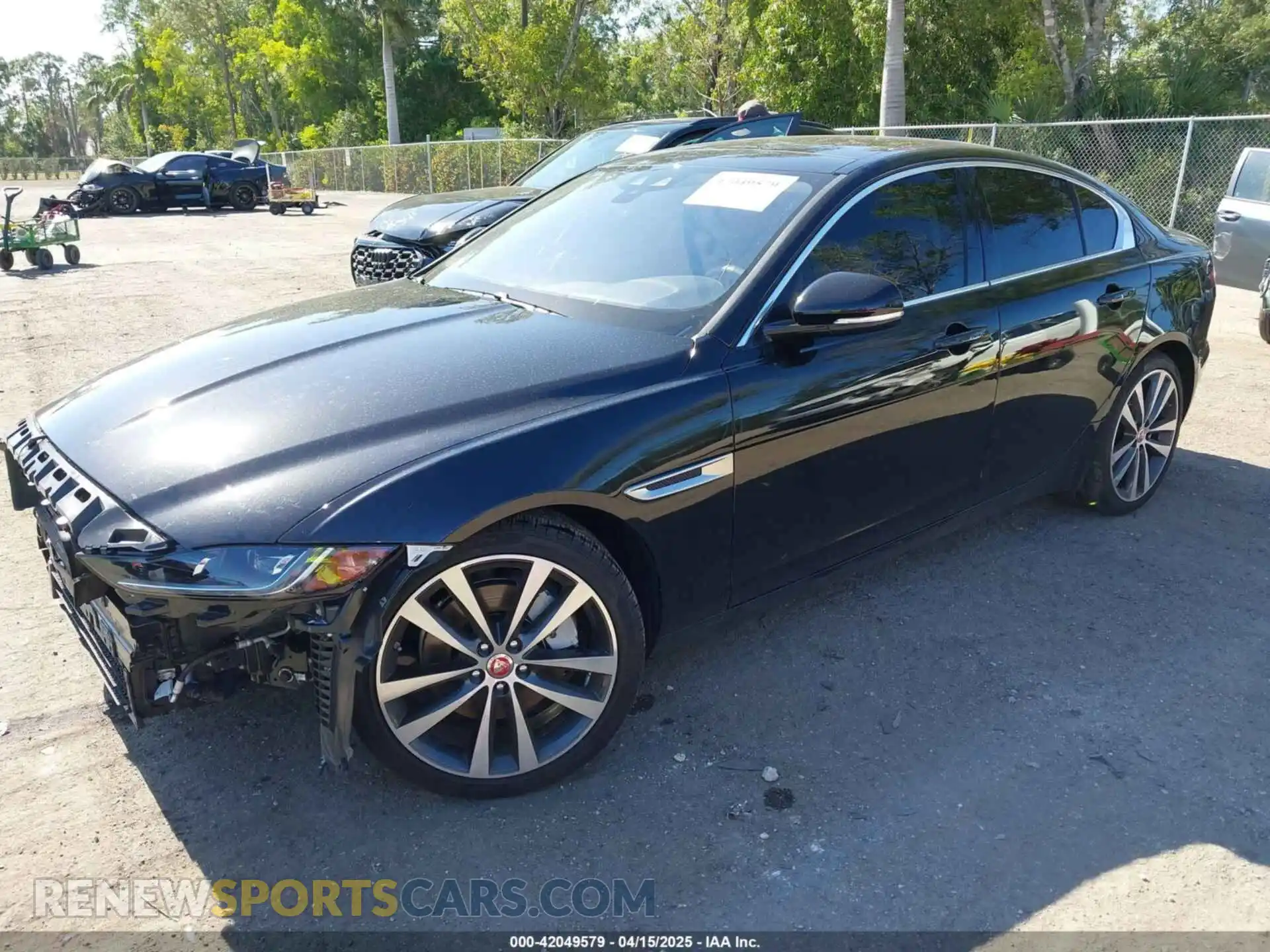 2 Фотография поврежденного автомобиля SAJAE4FX3LCP64494 JAGUAR XE 2020