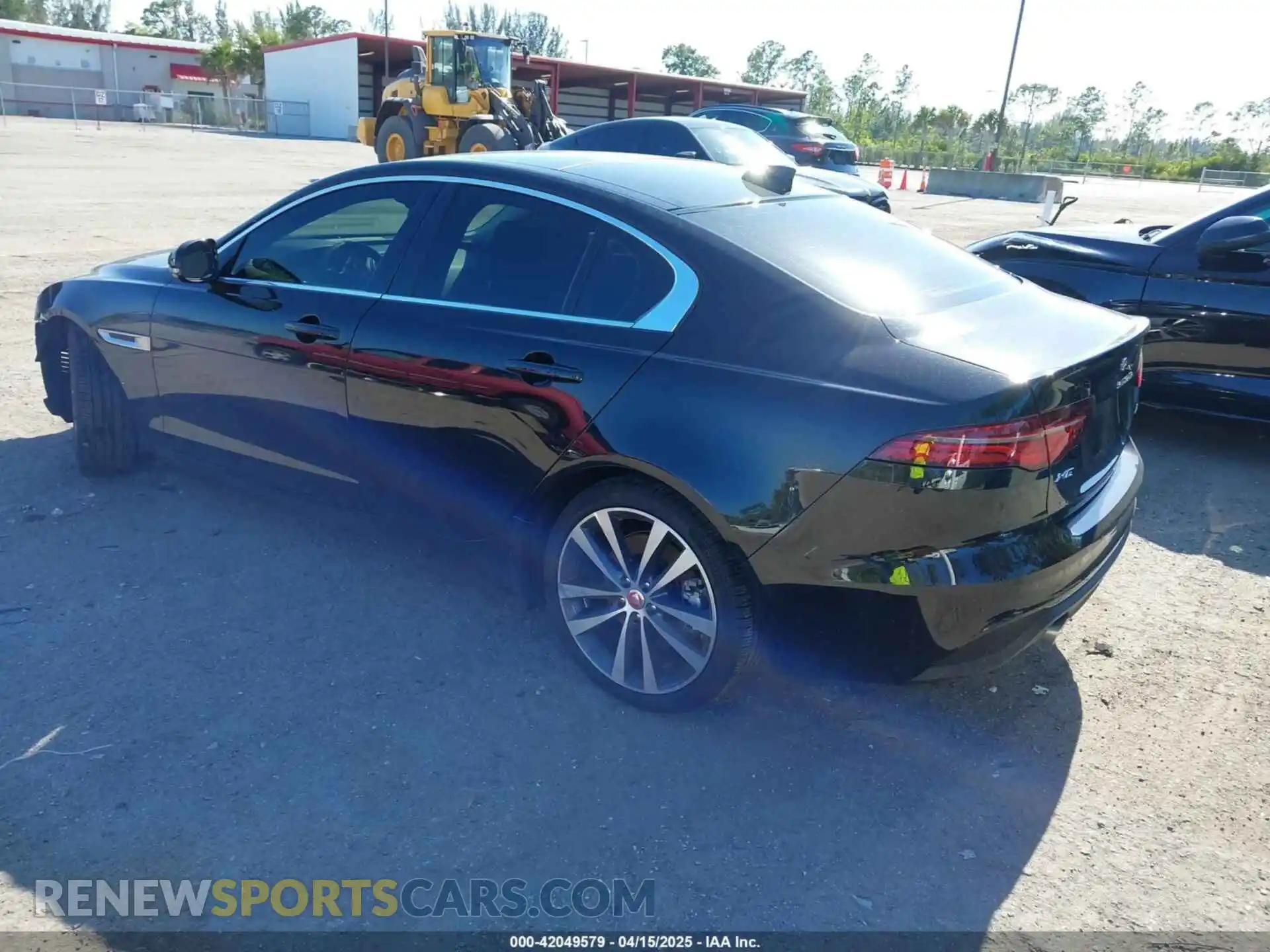 3 Фотография поврежденного автомобиля SAJAE4FX3LCP64494 JAGUAR XE 2020