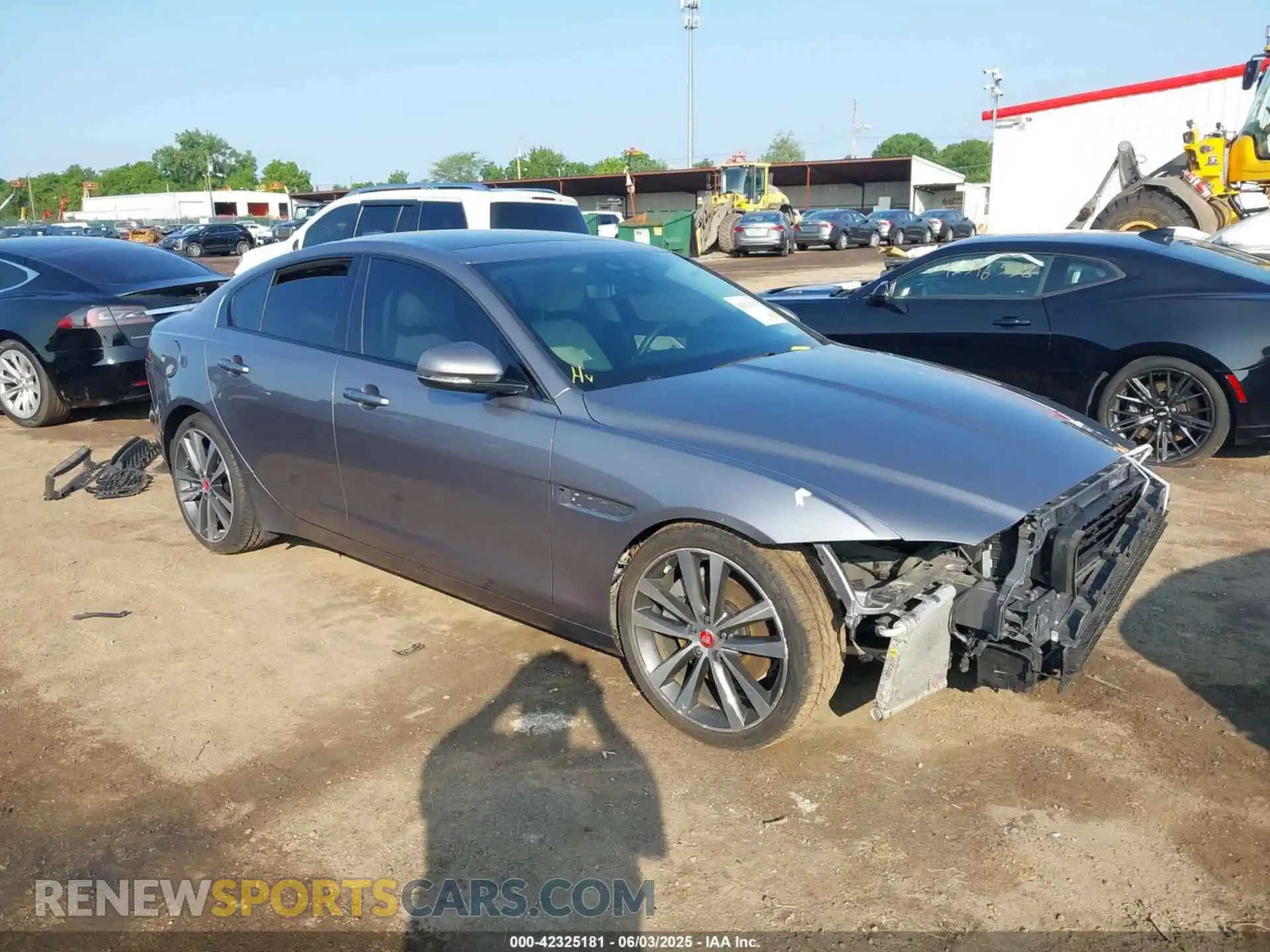 1 Фотография поврежденного автомобиля SAJAE4FX6LCP63646 JAGUAR XE 2020