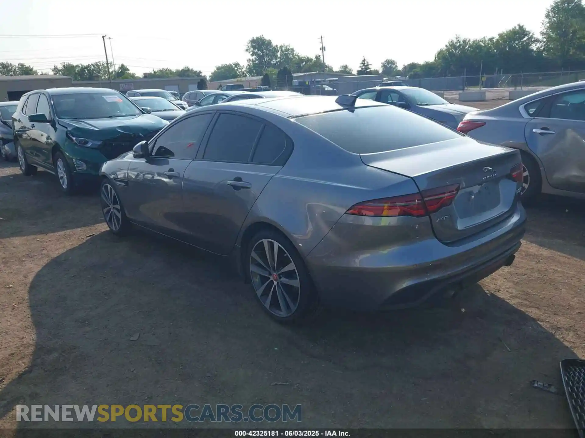 3 Фотография поврежденного автомобиля SAJAE4FX6LCP63646 JAGUAR XE 2020