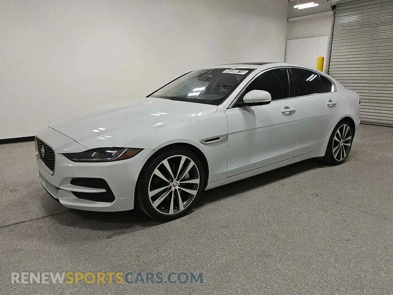 1 Фотография поврежденного автомобиля SAJAE4FX9LCP56710 JAGUAR XE 2020