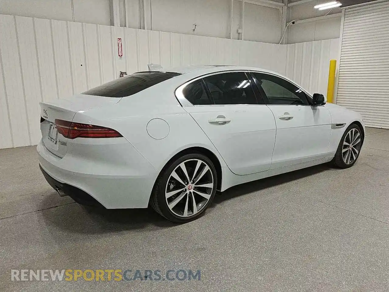 3 Фотография поврежденного автомобиля SAJAE4FX9LCP56710 JAGUAR XE 2020