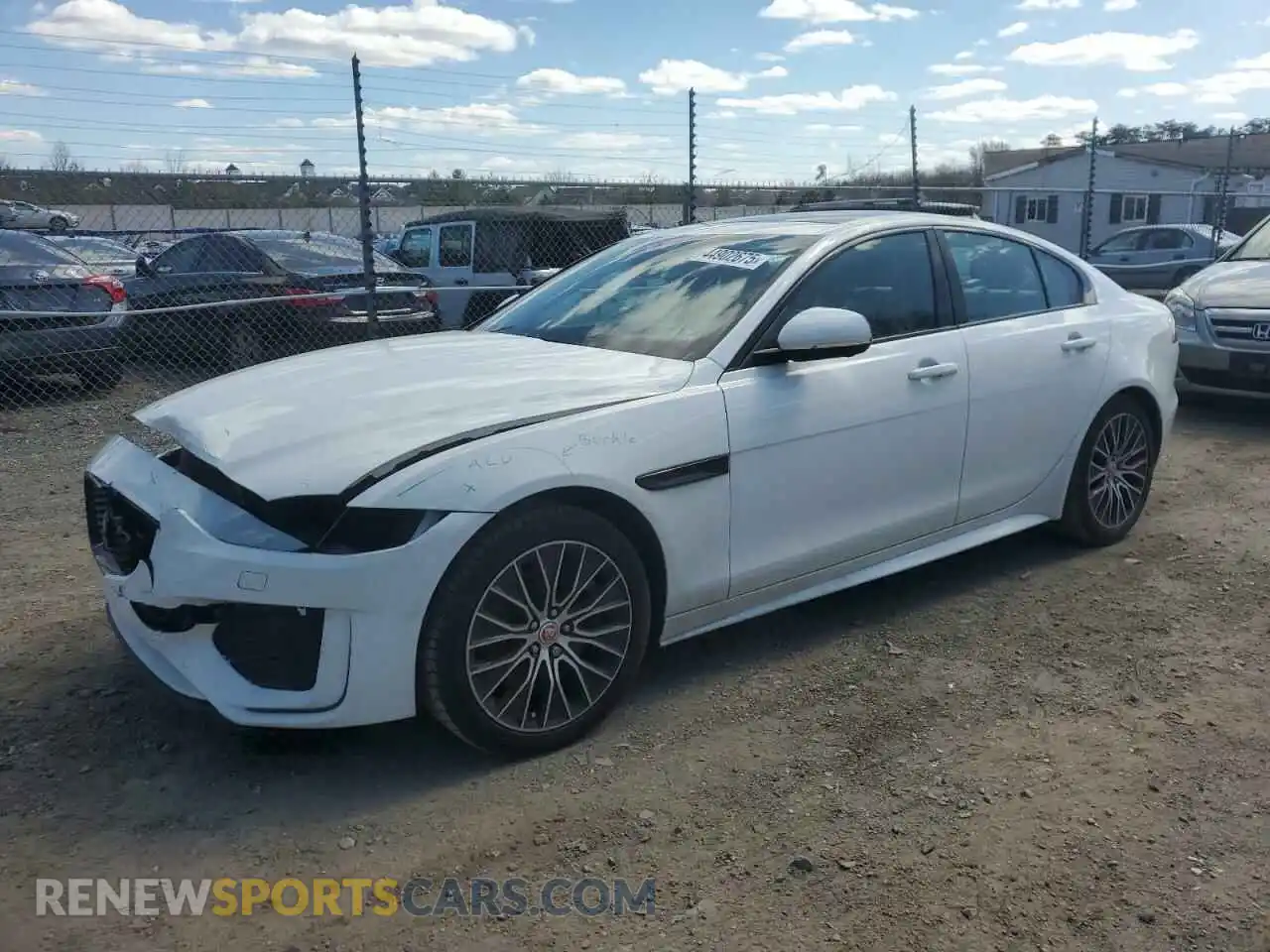 1 Фотография поврежденного автомобиля SAJAT4GX1LCP61713 JAGUAR XE 2020