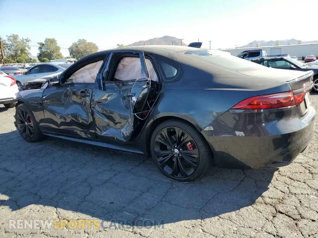 2 fotografías del automóvil dañado SAJB64FX3RCY94334 JAGUAR XF 2024