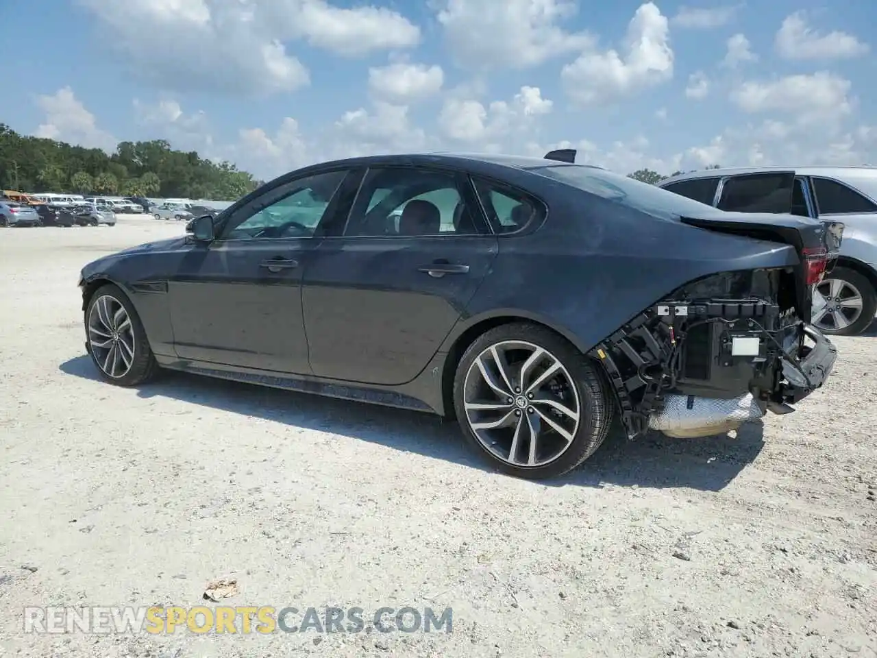 2 fotografías del automóvil dañado SAJB64FXXRCY94427 JAGUAR XF 2024